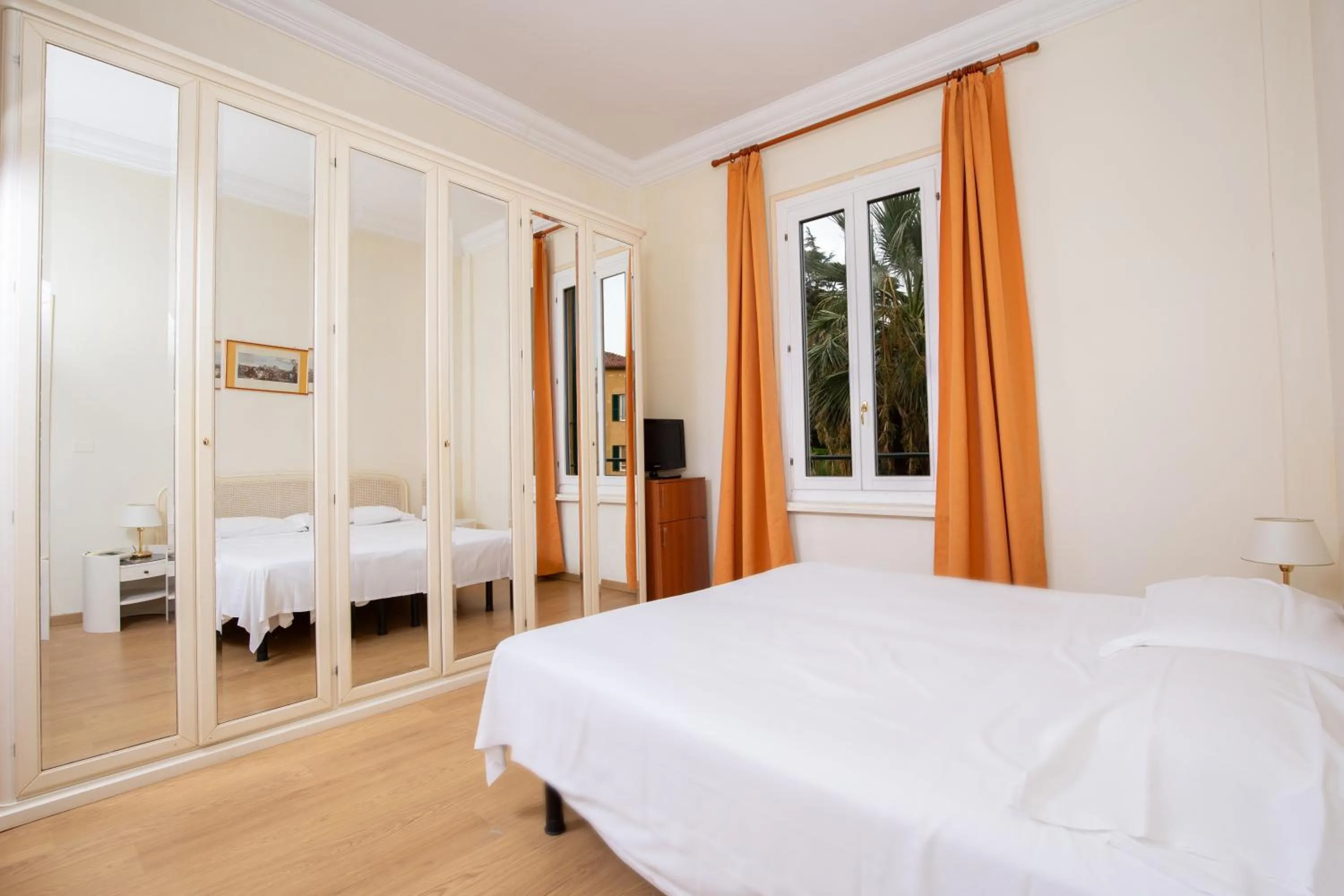 Bed in Grand Hotel De Londres