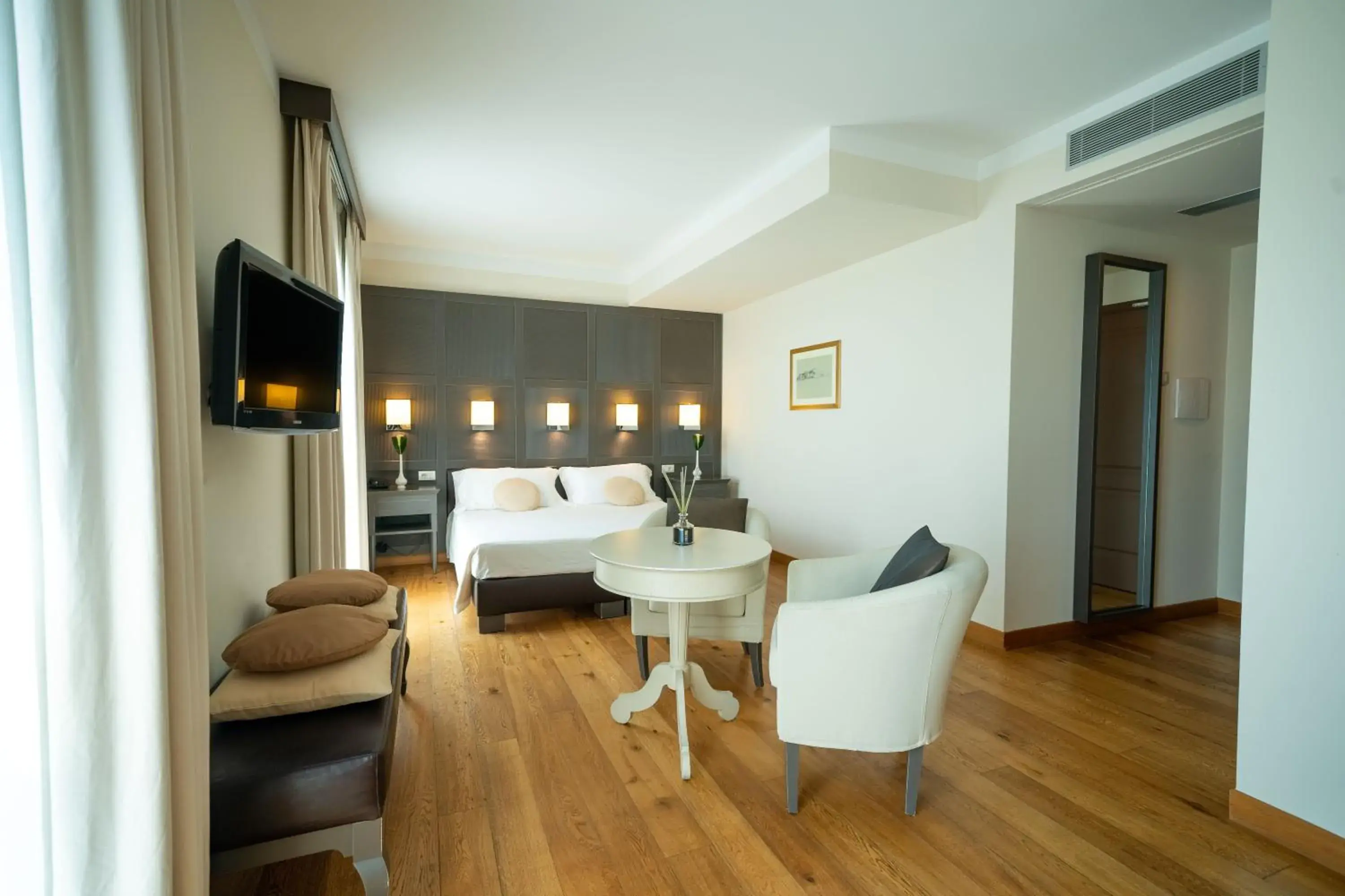 Deluxe Double Room in Villa Giorgia Albergo in Collina Deluxe Double Room in Villa Giorgia Albergo in Collina