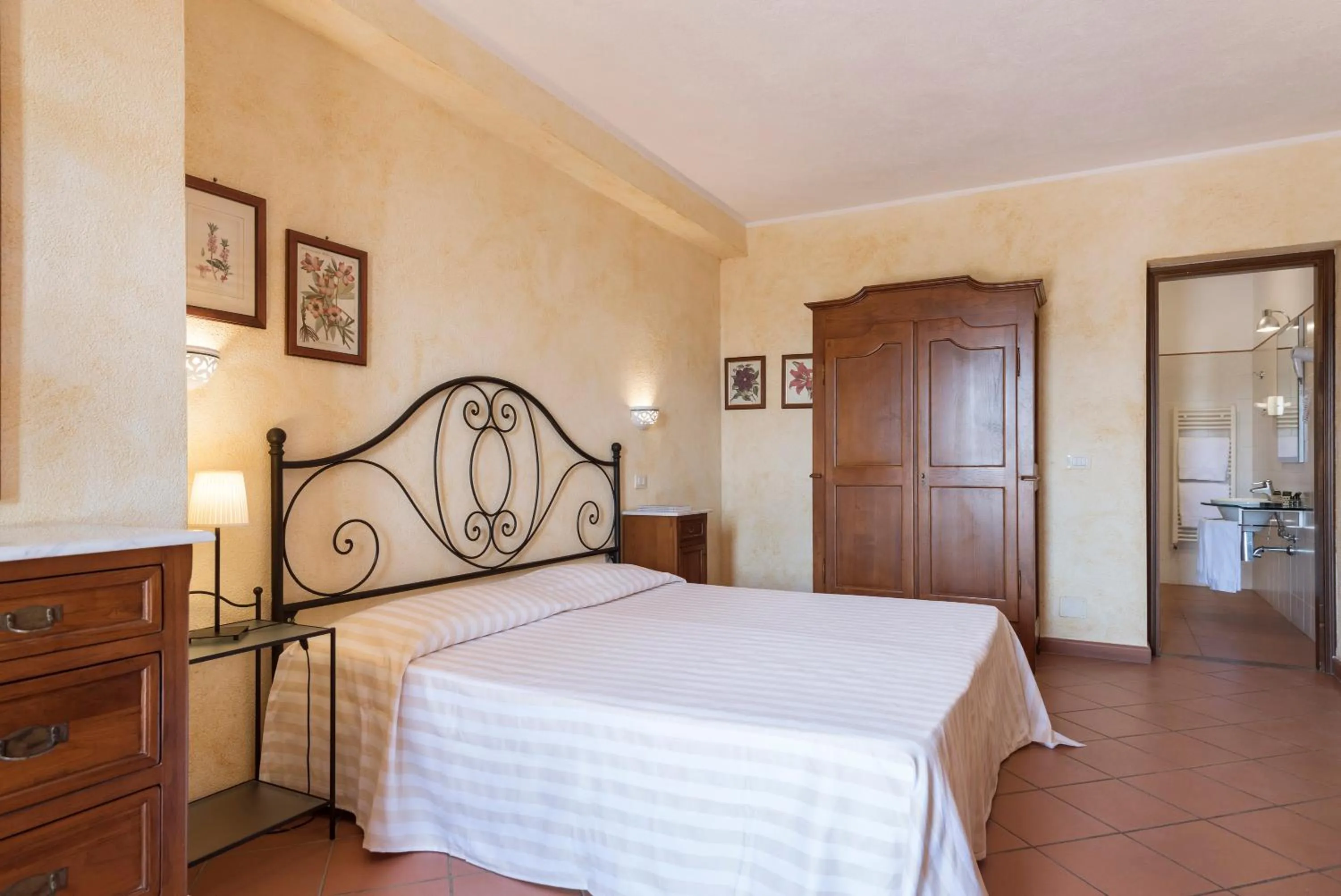 Bed in Antico Casale Di Scansano Resort