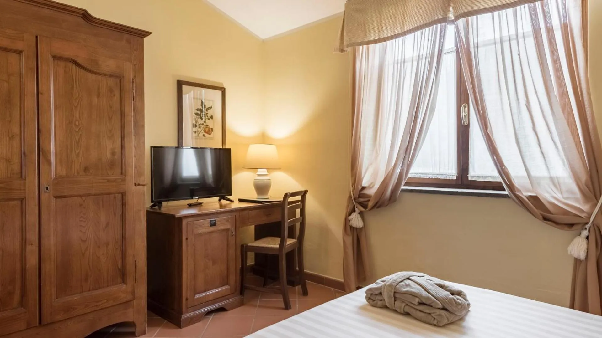 Bed in Antico Casale Di Scansano Resort