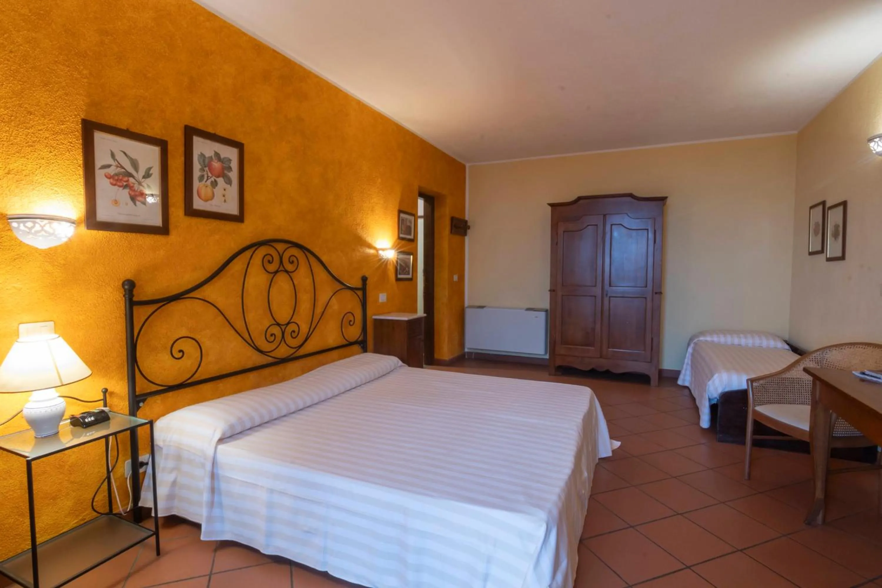 Bed in Antico Casale Di Scansano Resort