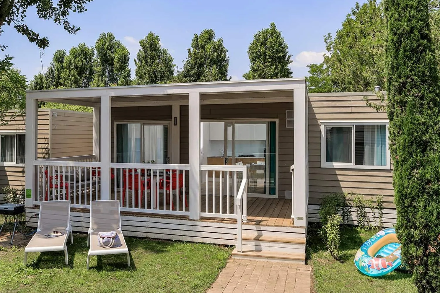 hu Norcenni Girasole village