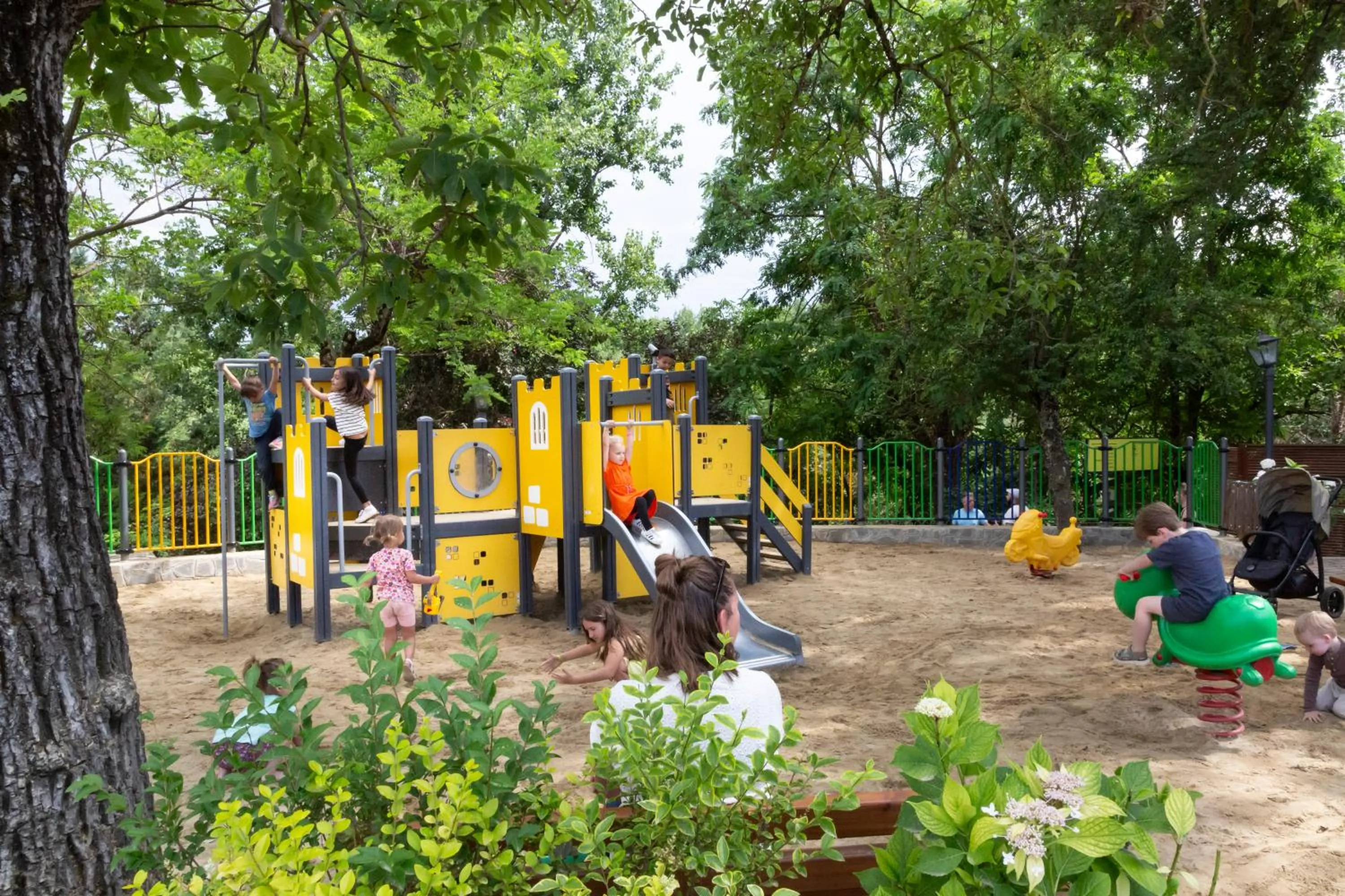 hu Norcenni Girasole village