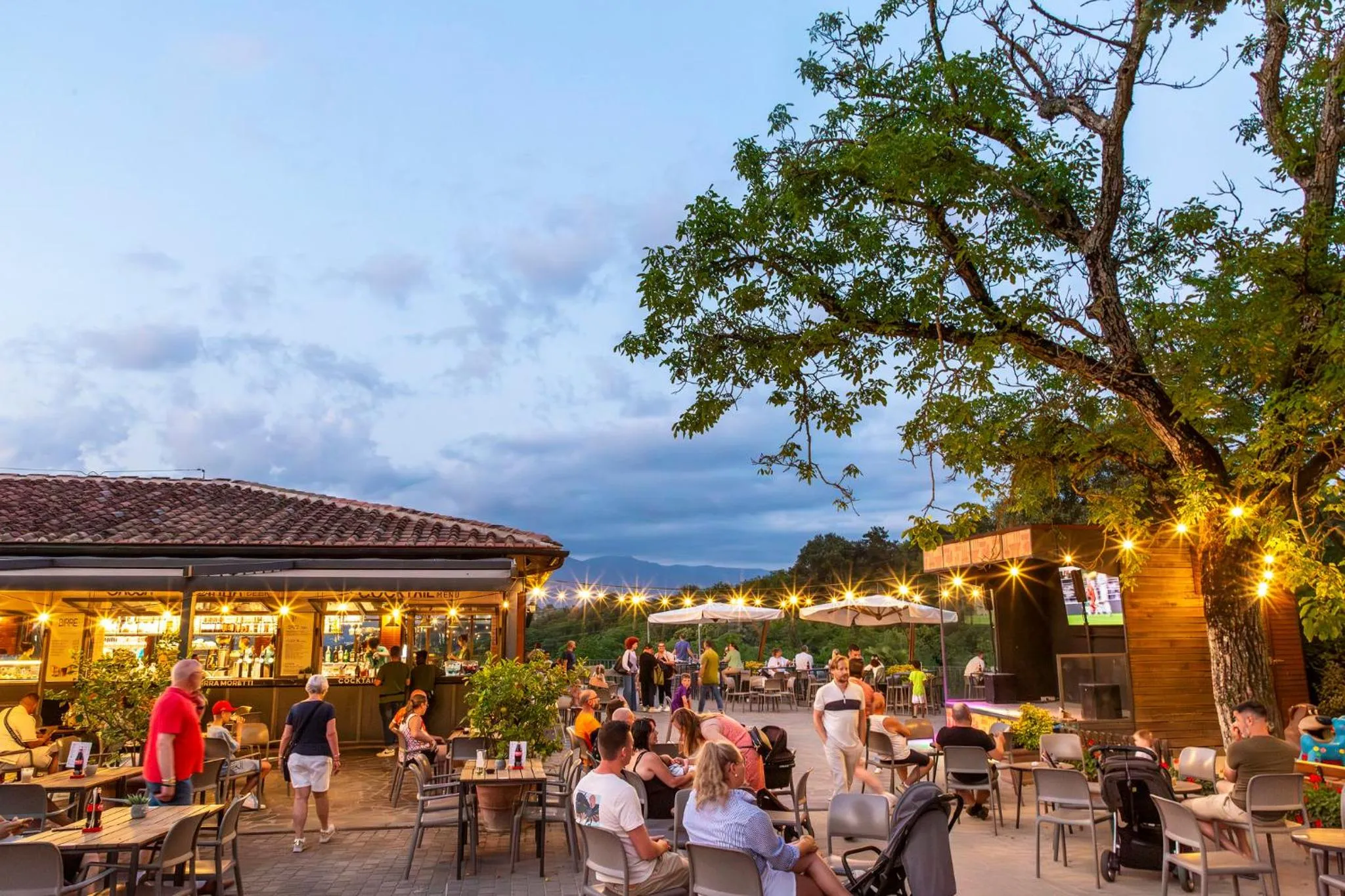 hu Norcenni Girasole village