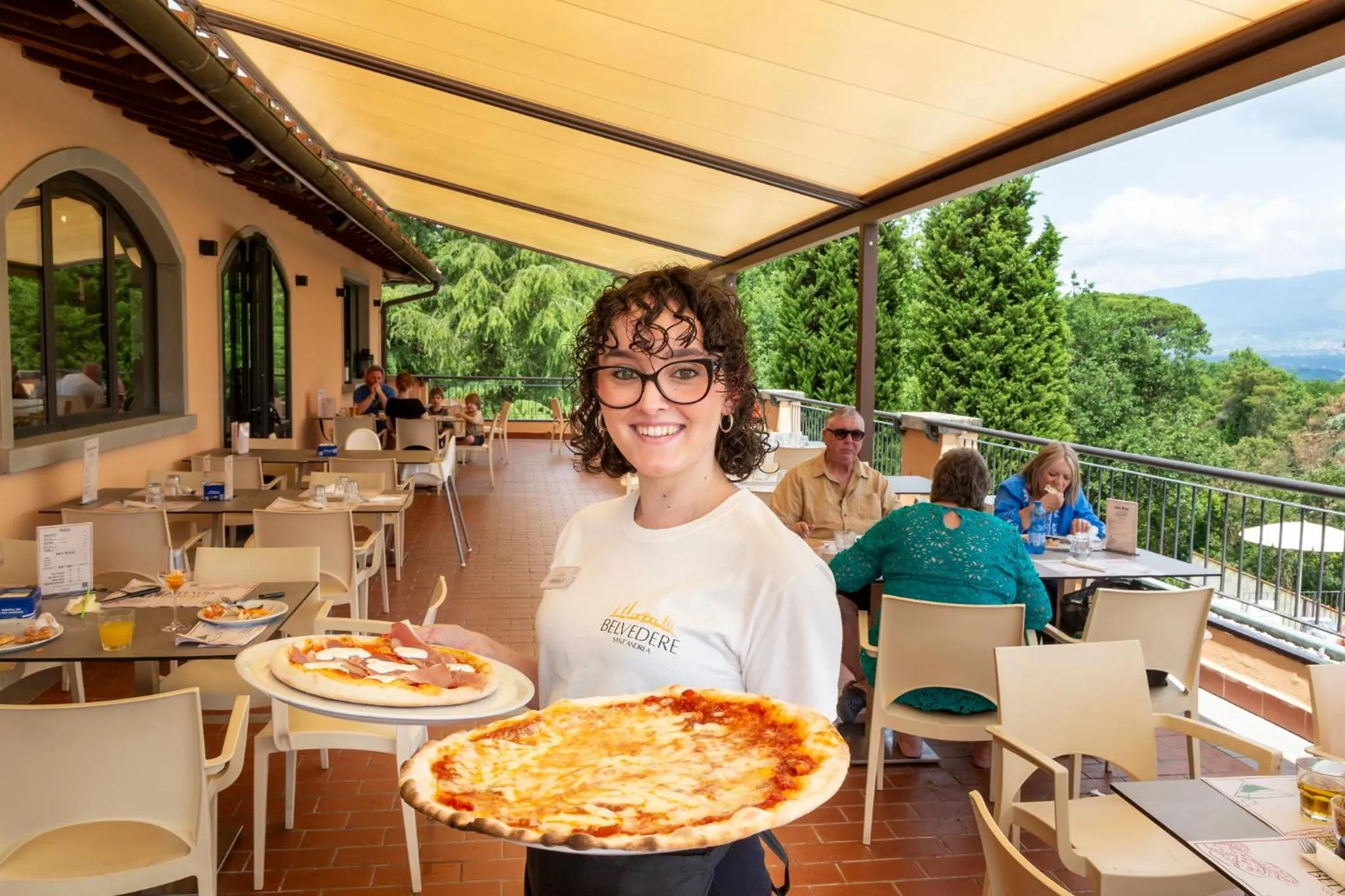 Restaurant/places to eat in hu Norcenni Girasole village