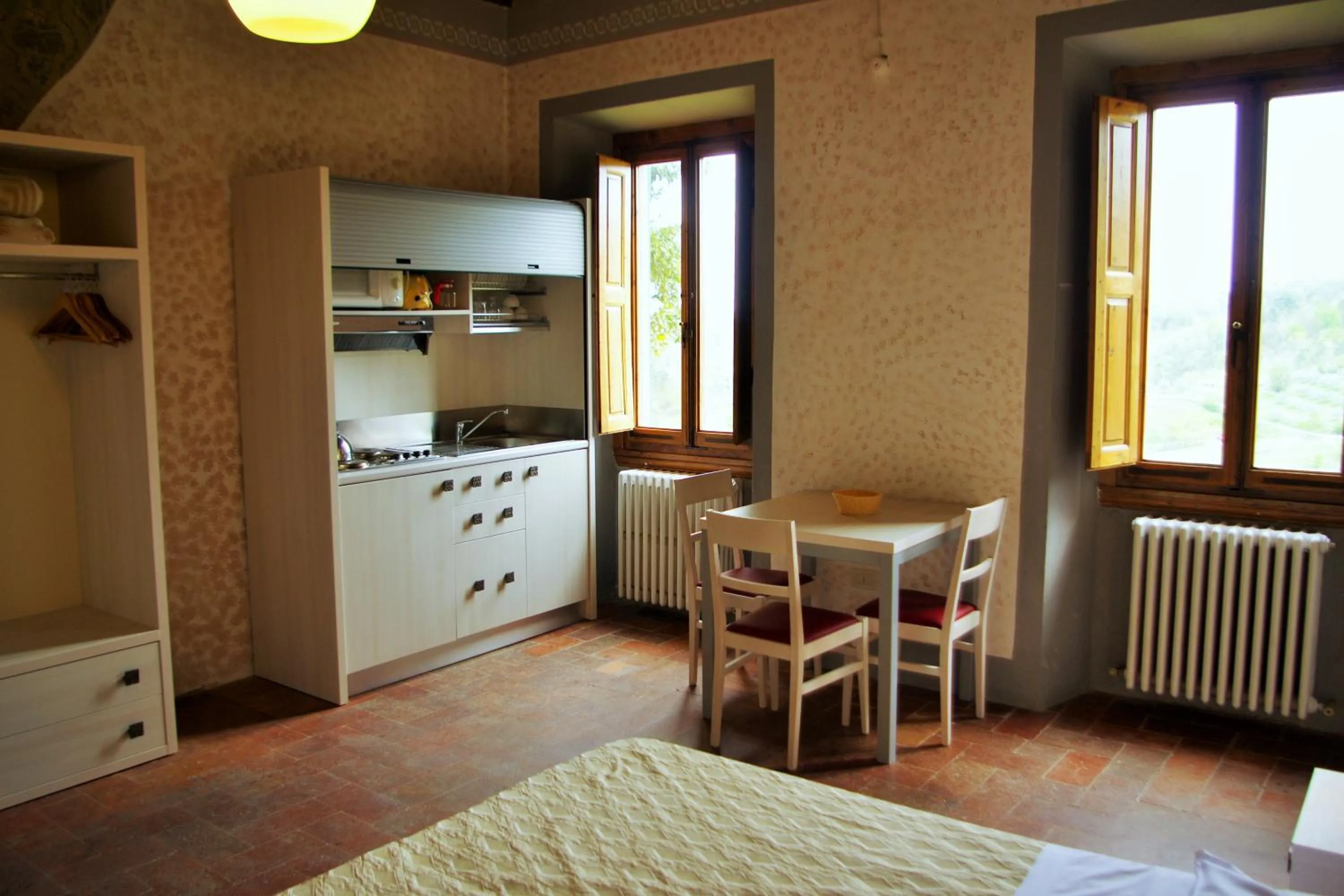 hu Norcenni Girasole village