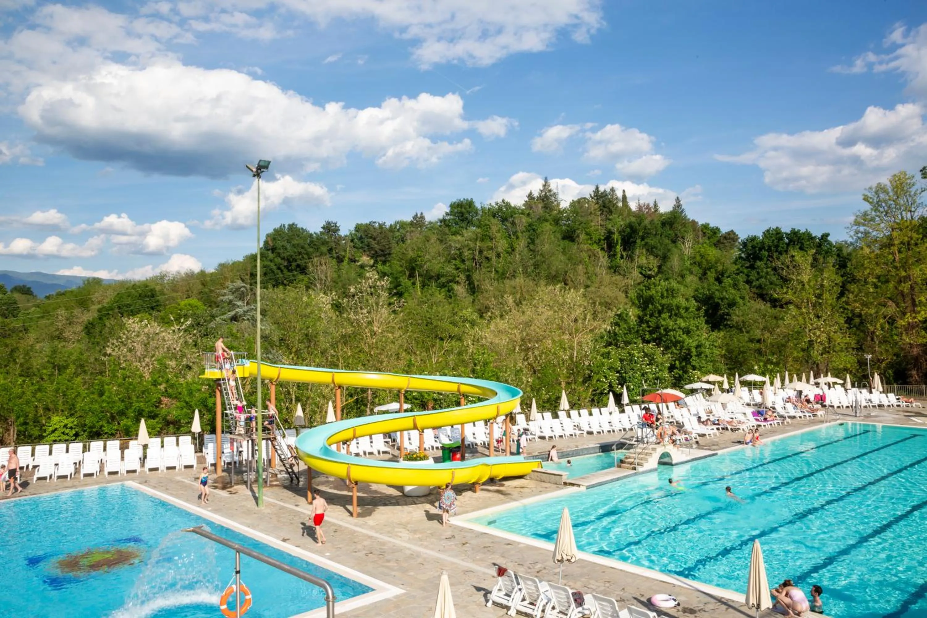 hu Norcenni Girasole village