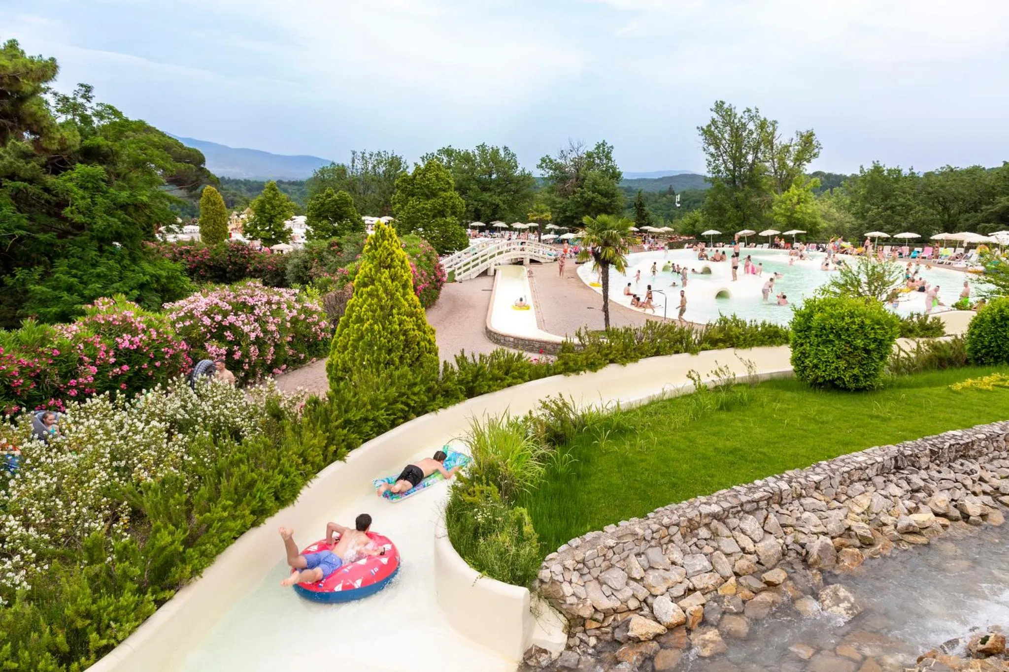 hu Norcenni Girasole village