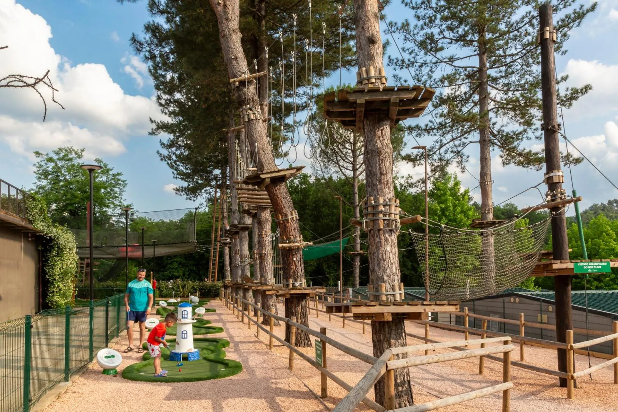 hu Norcenni Girasole village