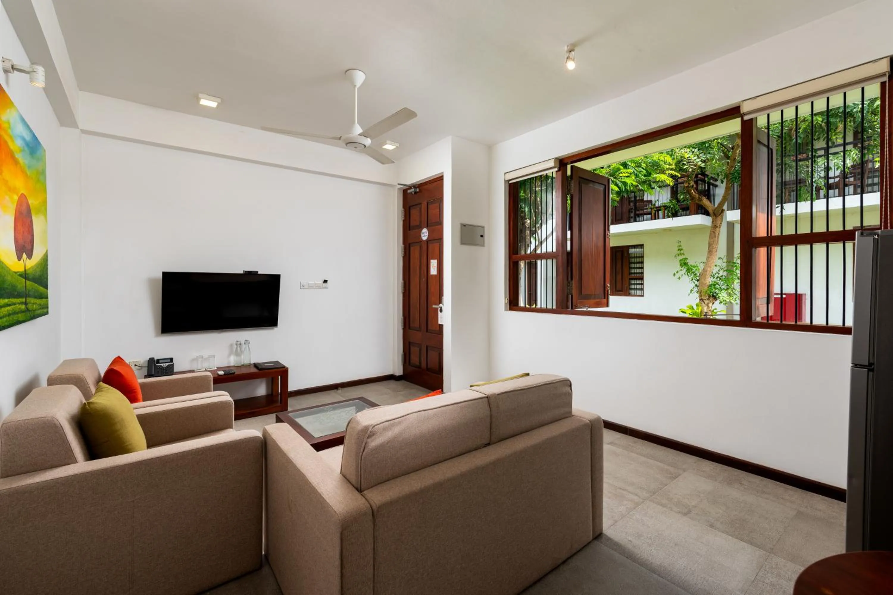 Communal lounge/ TV room in The Thinnai Hotel - Jaffna