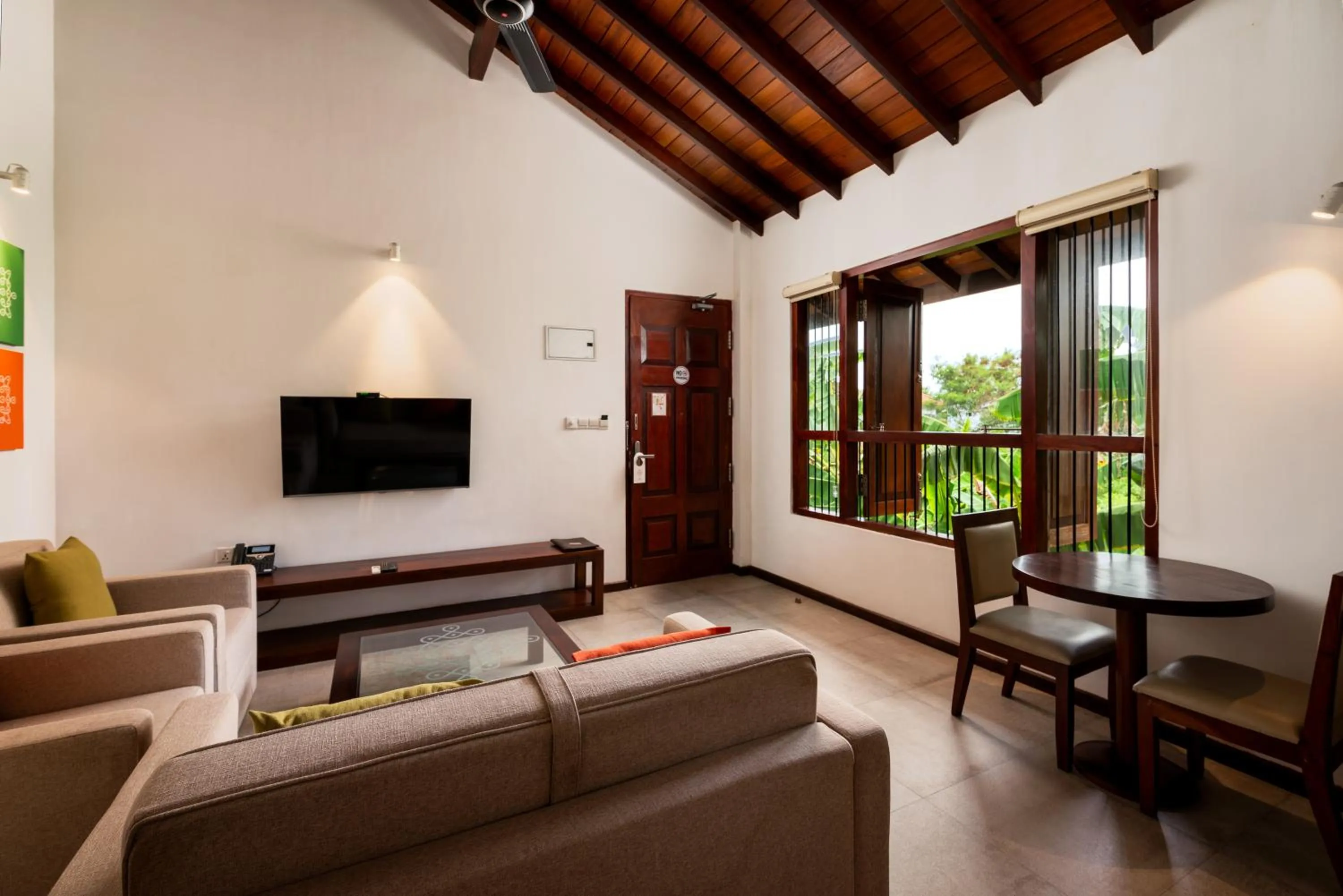 Communal lounge/ TV room in The Thinnai Hotel - Jaffna