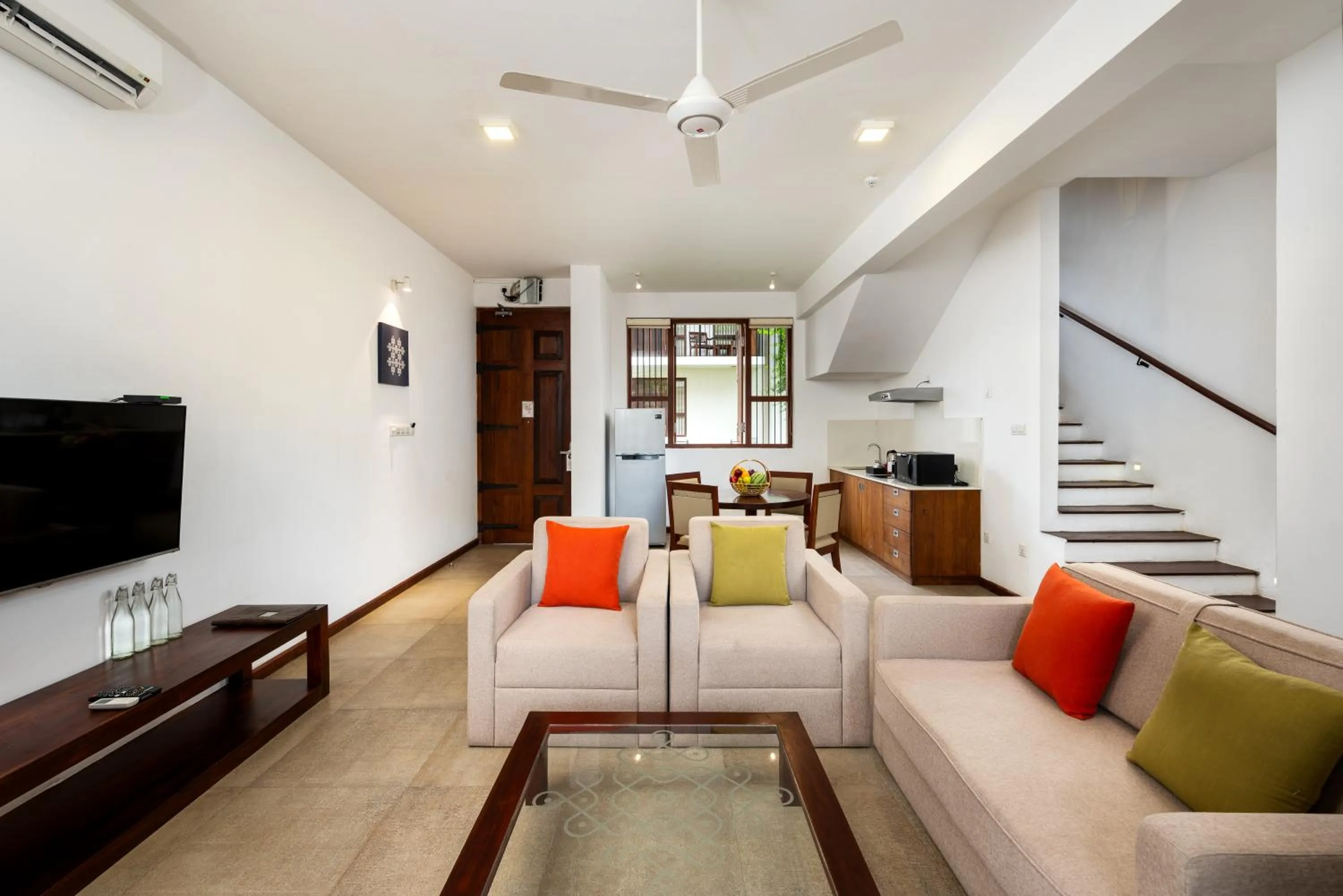 Communal lounge/ TV room in The Thinnai Hotel - Jaffna