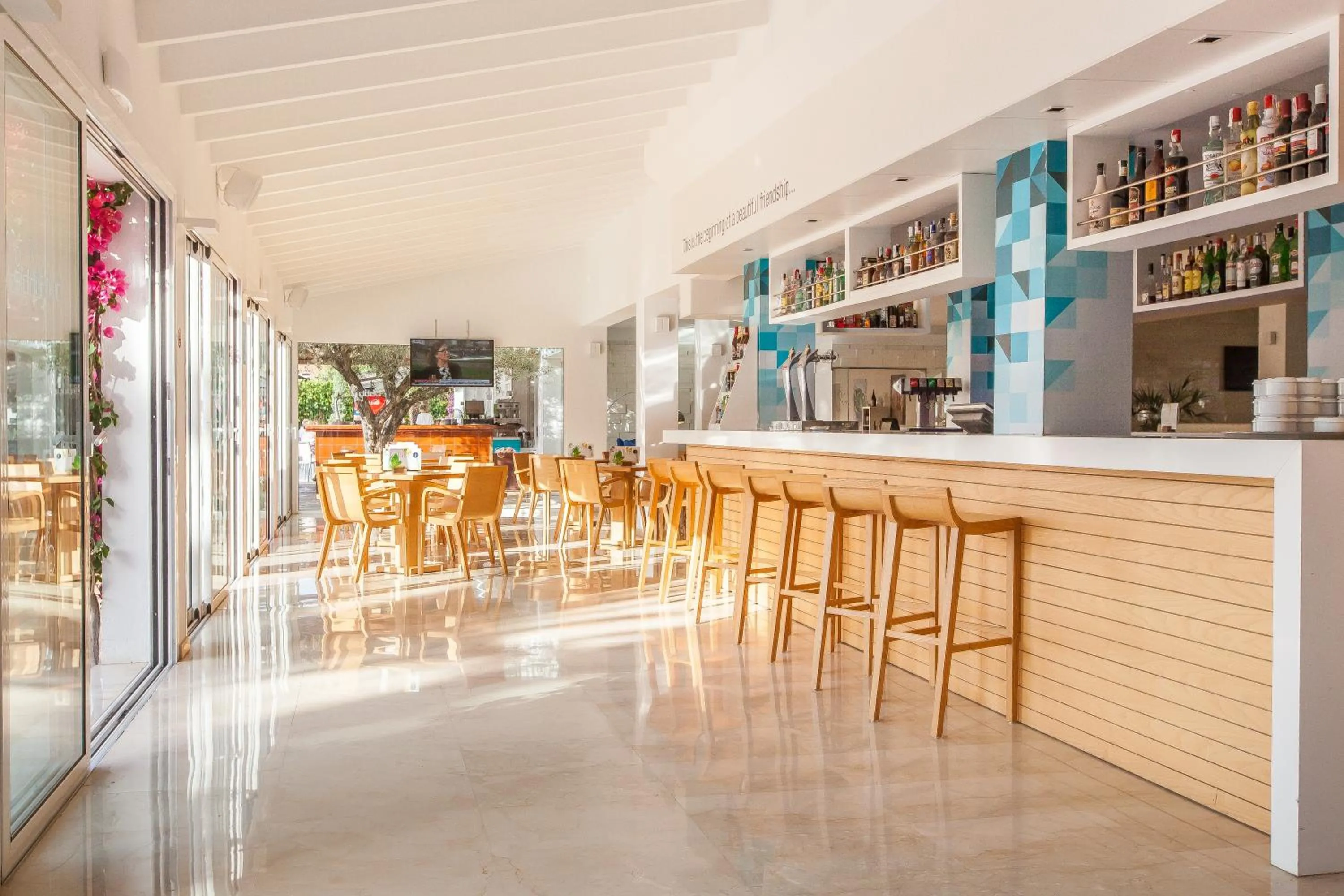 Lounge or bar in Sol de Alcudia Apartamentos