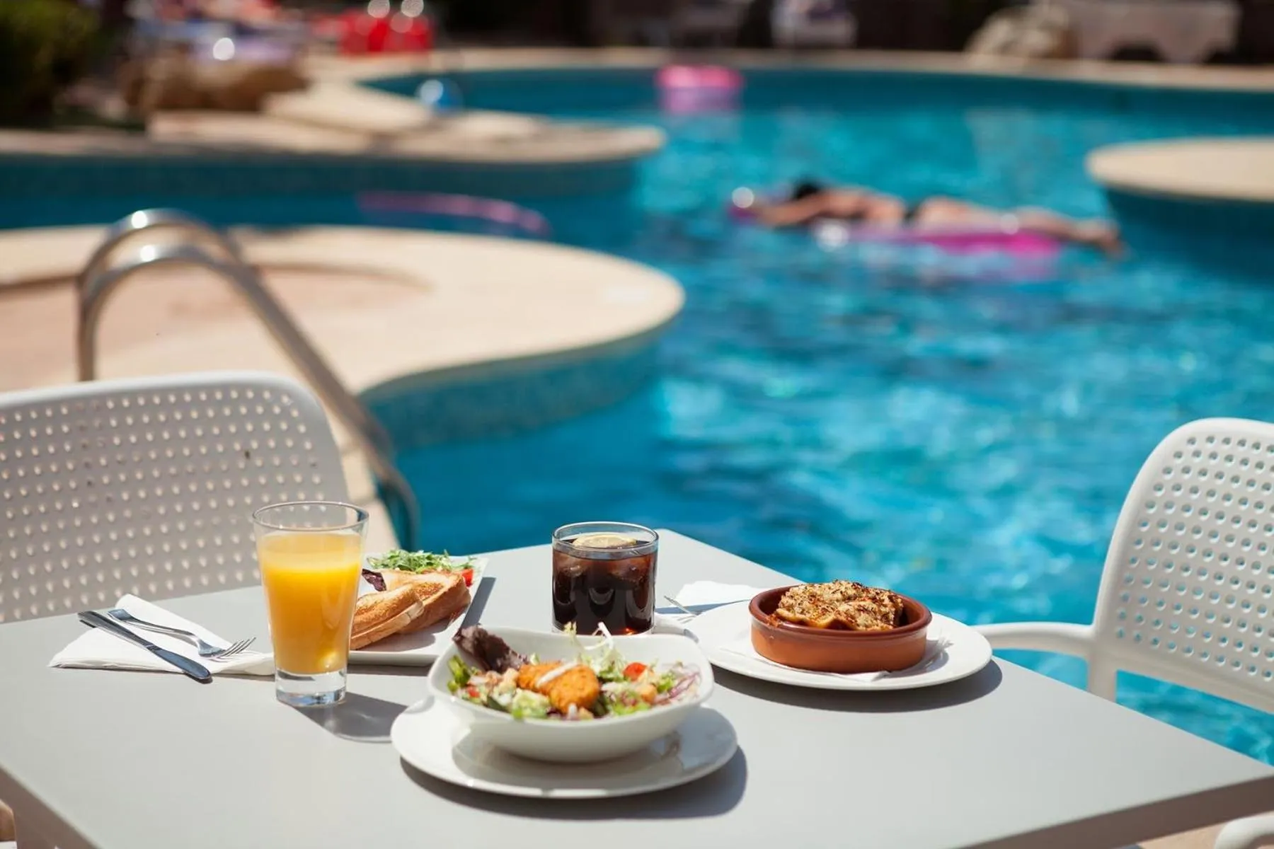 Food and drinks in Sol de Alcudia Apartamentos