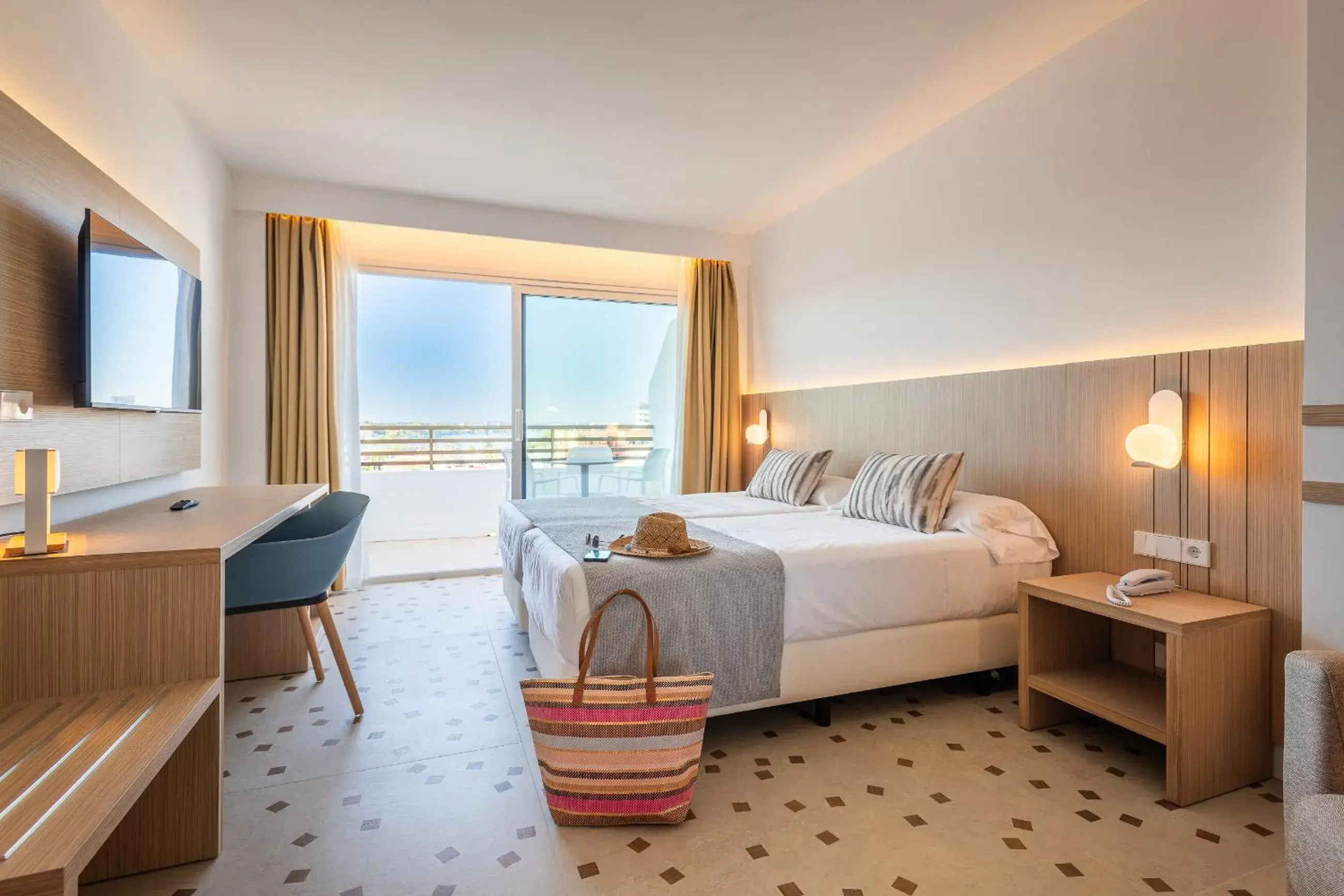 Double Room in Sol de Alcudia Apartamentos Double Room in Sol de Alcudia Apartamentos