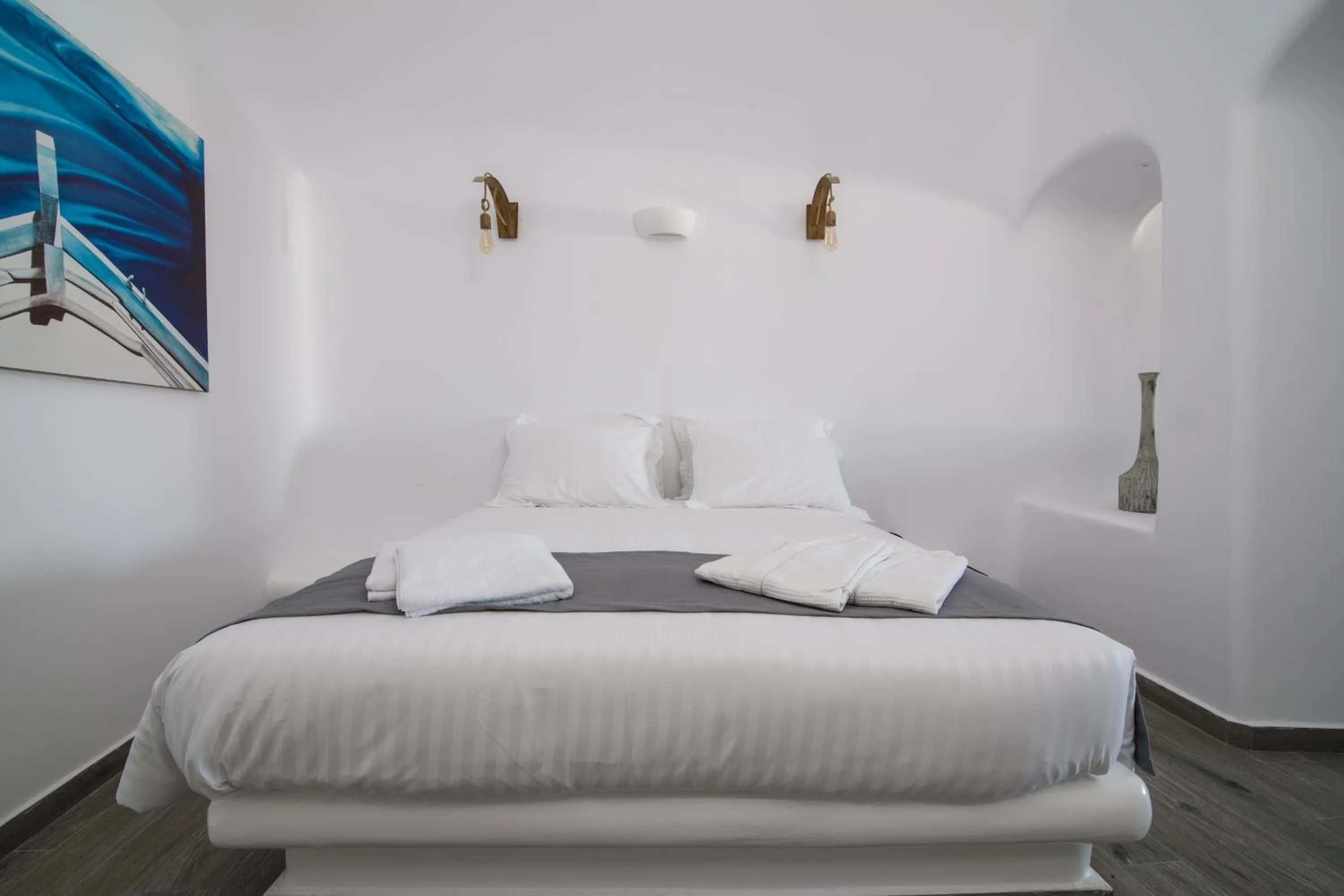 Bedroom, Bed in Angel Luxury Suites