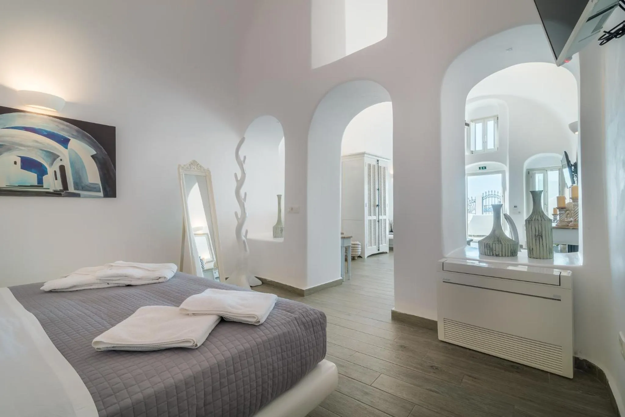 Bedroom, Bed in Angel Luxury Suites