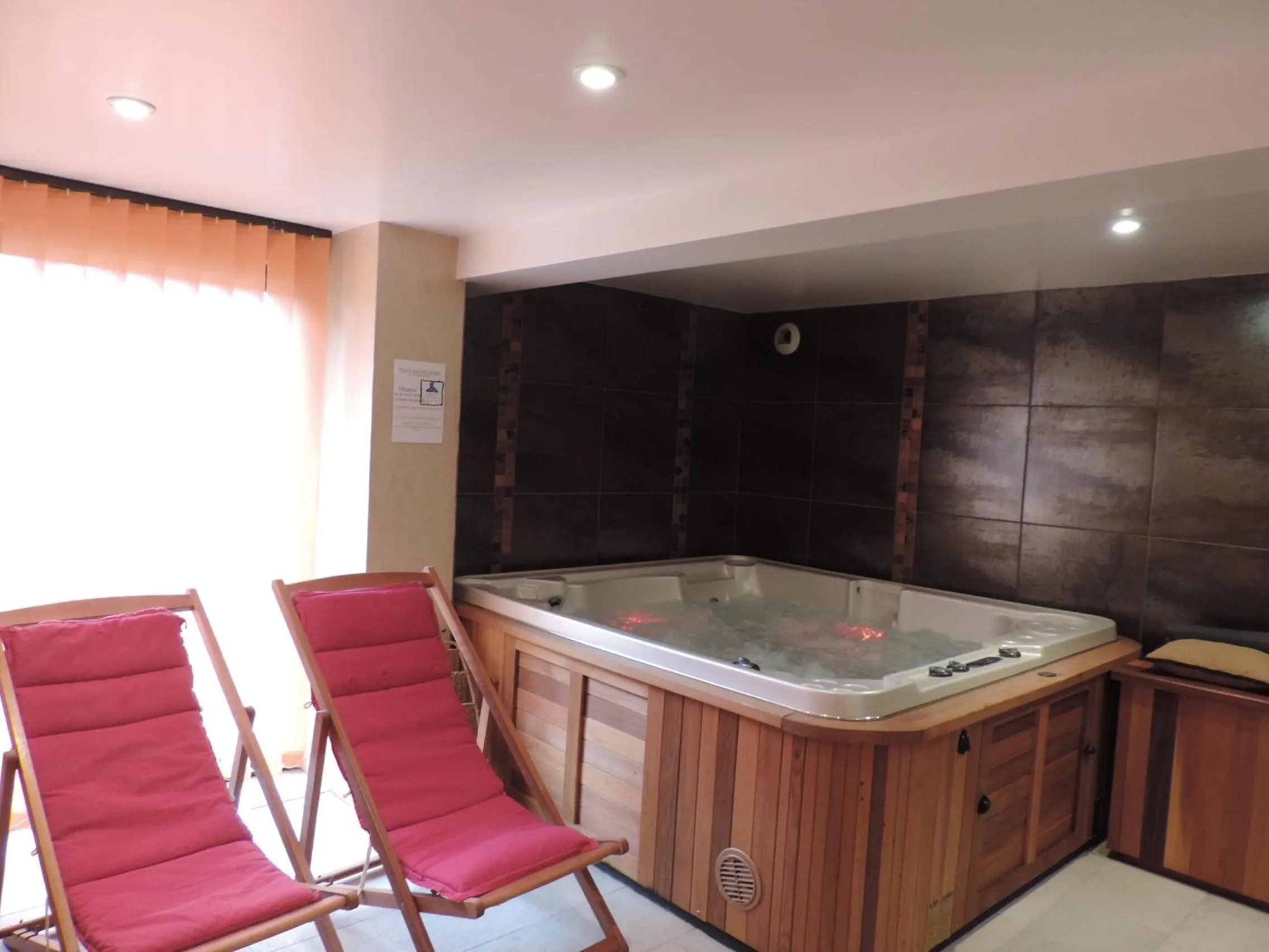 Hot Tub, Spa/Wellness in Auv'hôtel