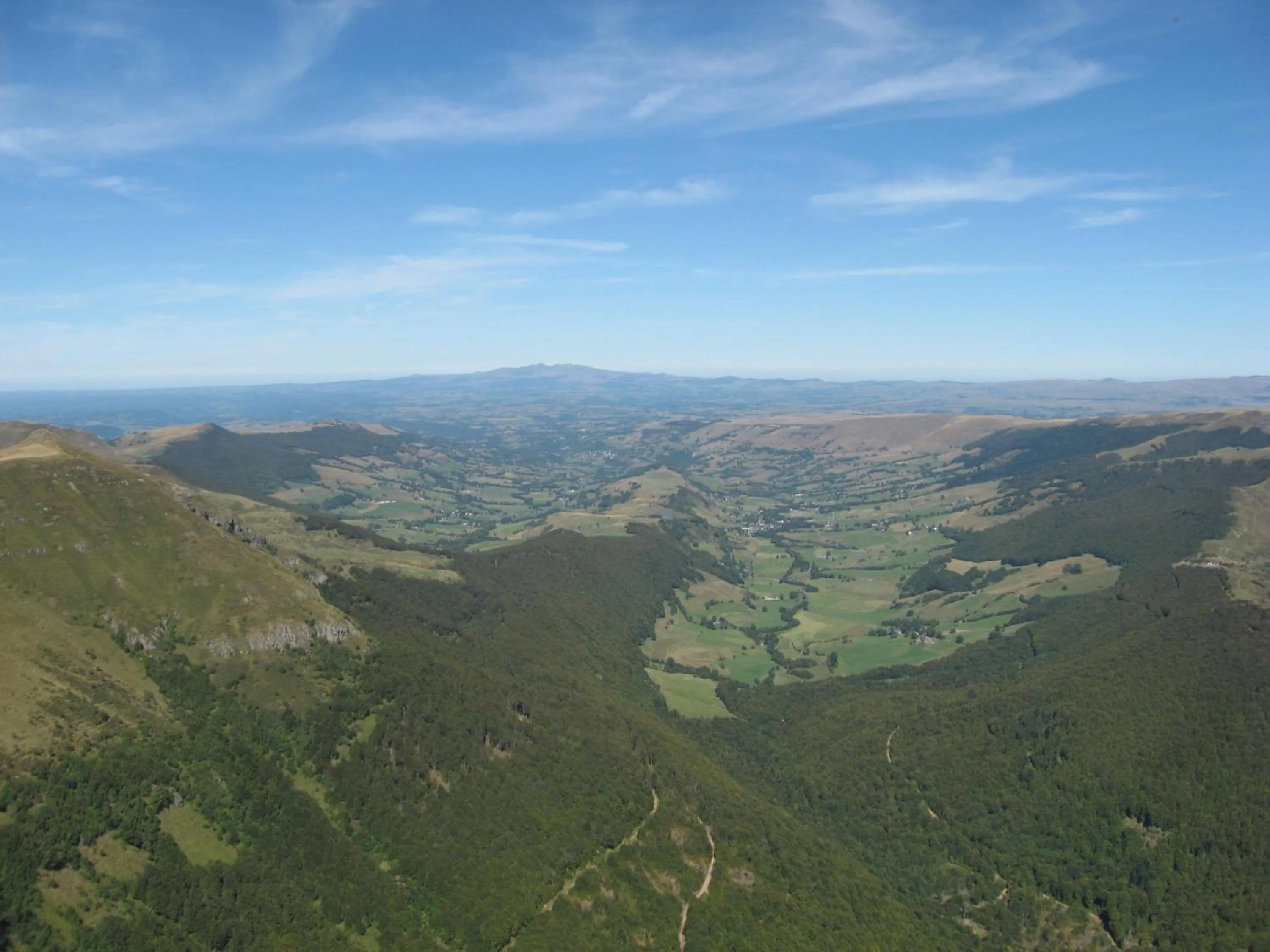 Bird's eye view, Bird's-eye View in Auv'hôtel