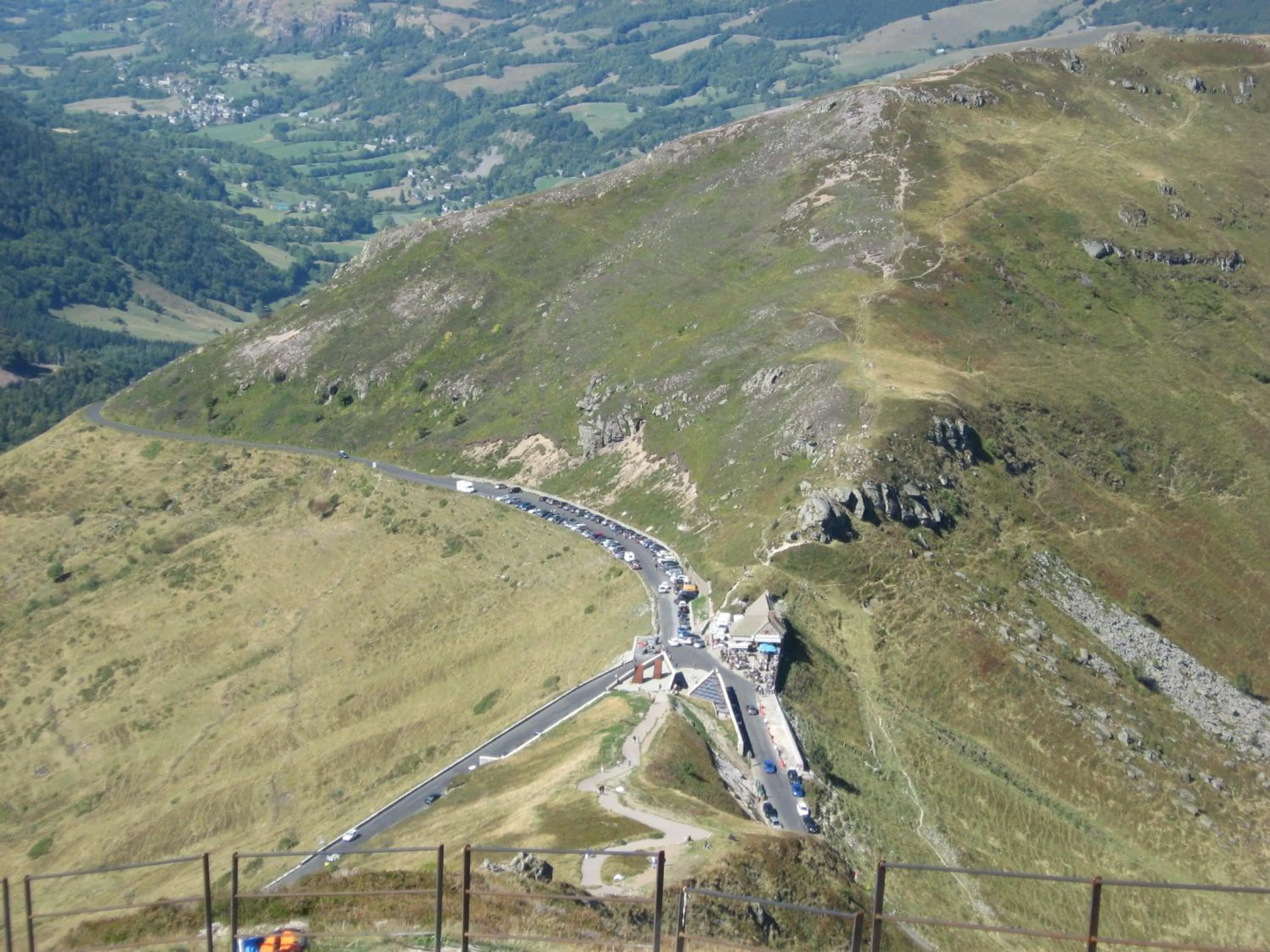 Horse-riding, Bird's-eye View in Auv'hôtel