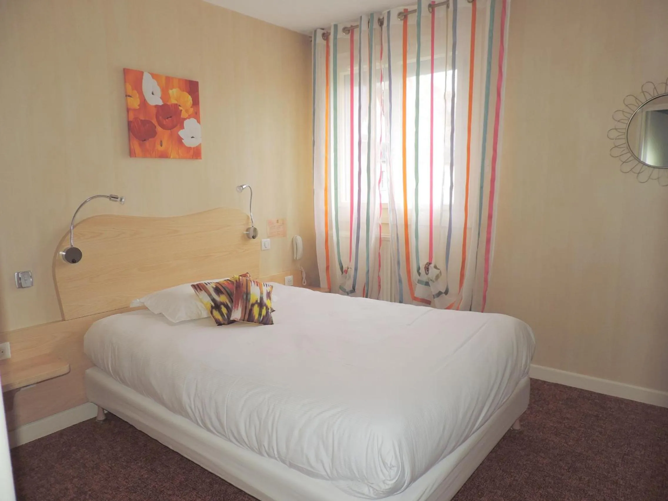 Photo of the whole room in Auv'hôtel