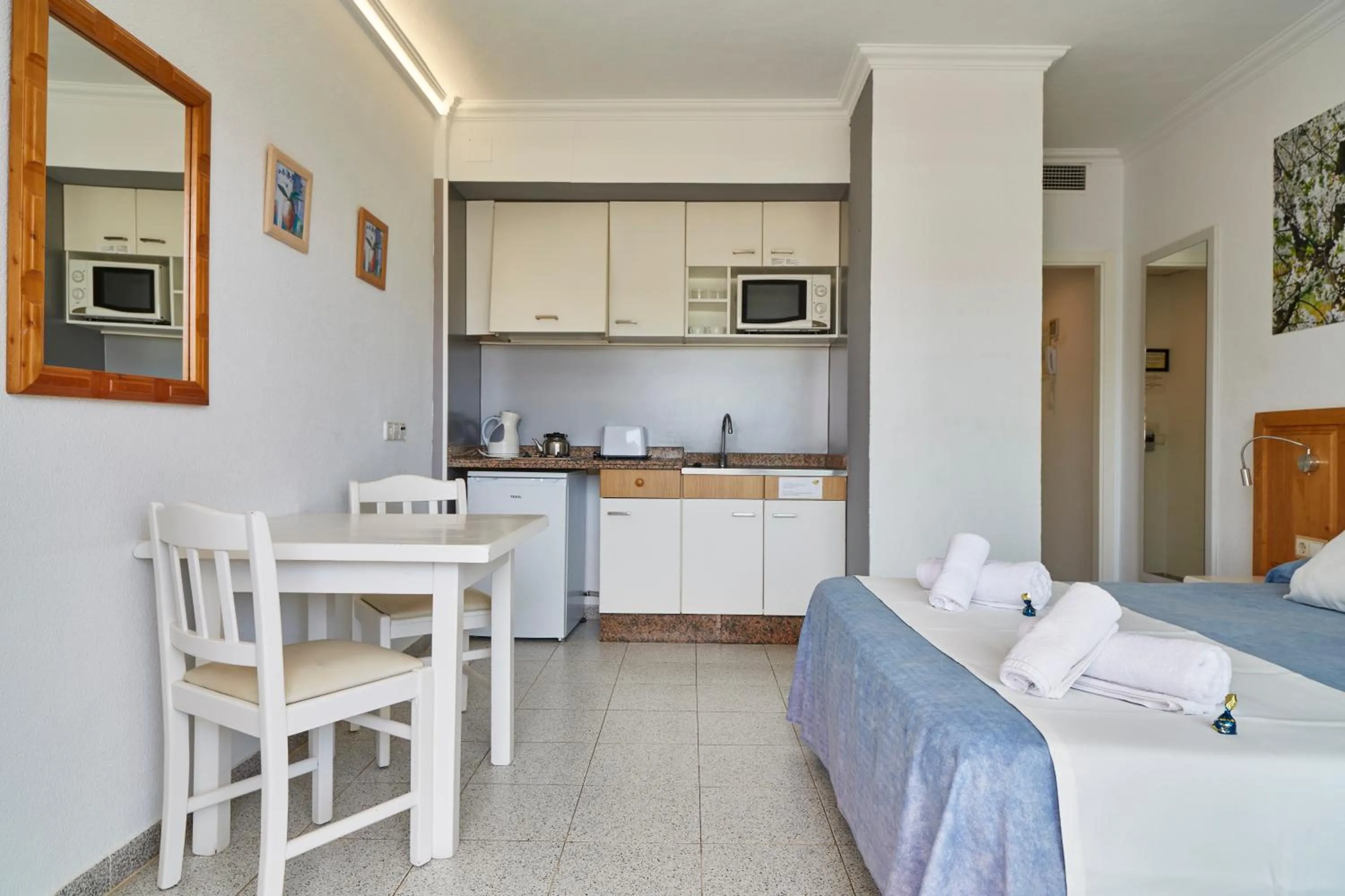 Photo of the whole room in Invisa Hotel Casa Luis