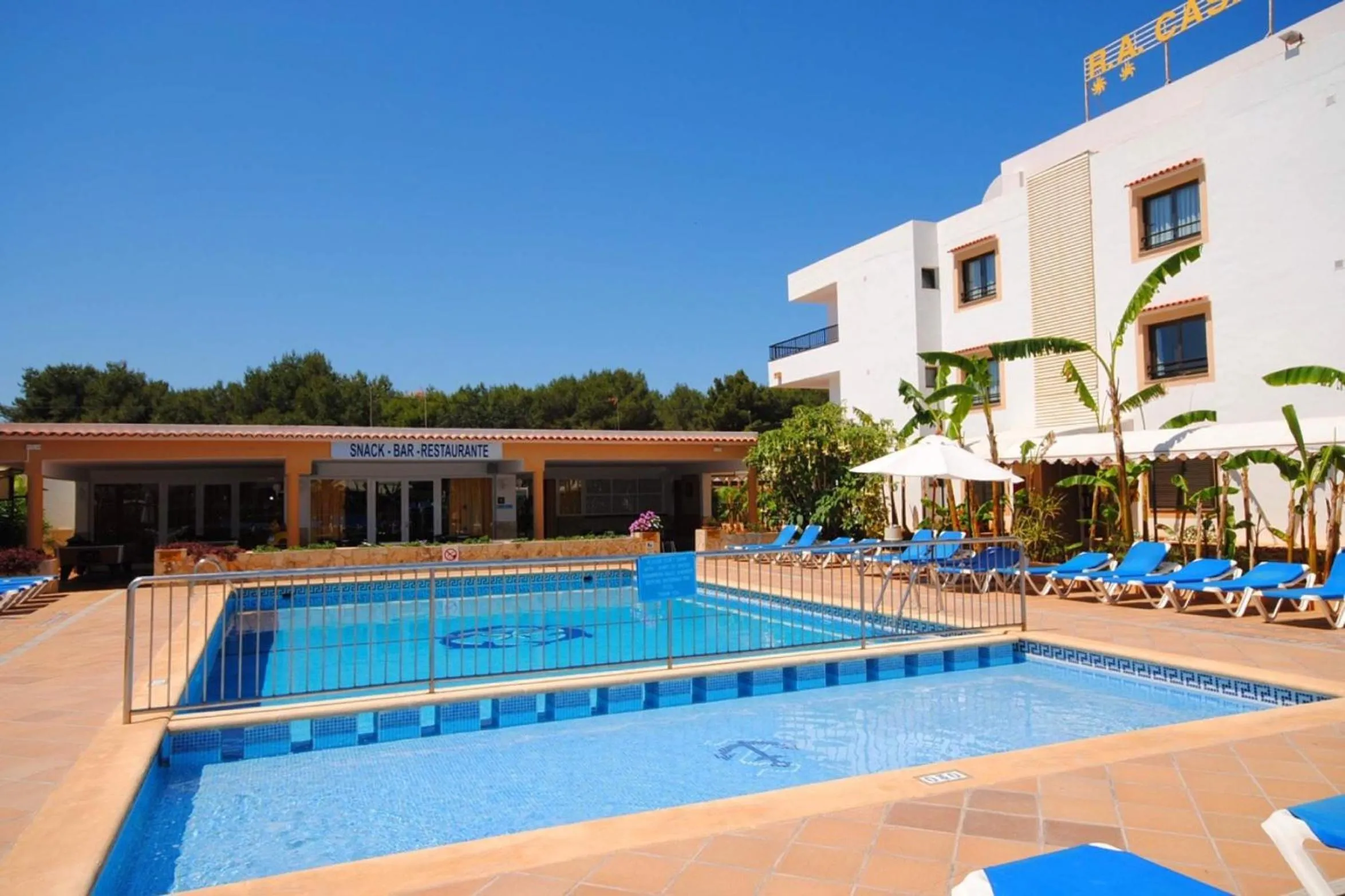 Swimming pool in Invisa Hotel Casa Luis