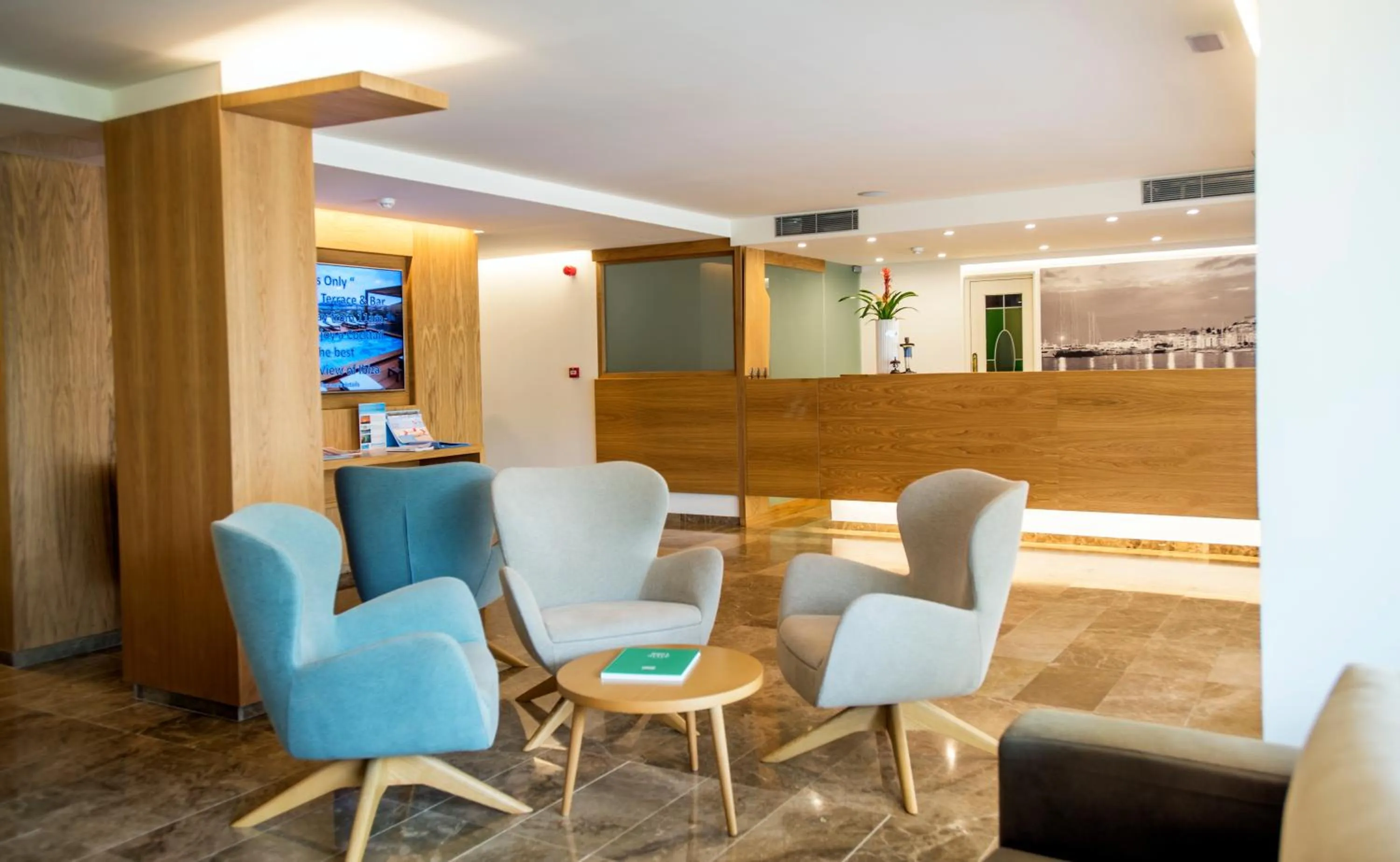 Lobby or reception in Invisa Hotel Casa Luis