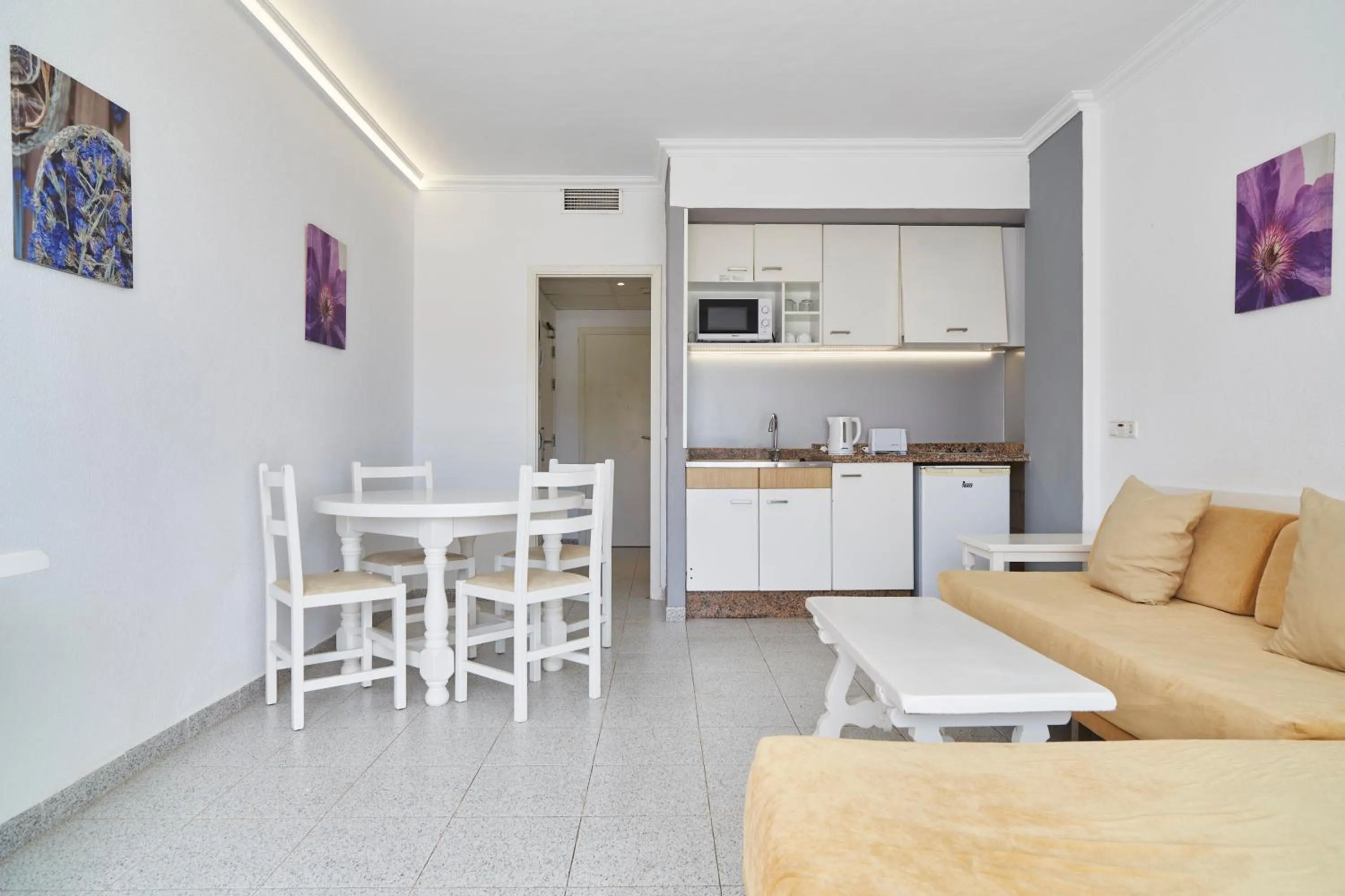 Photo of the whole room in Invisa Hotel Casa Luis