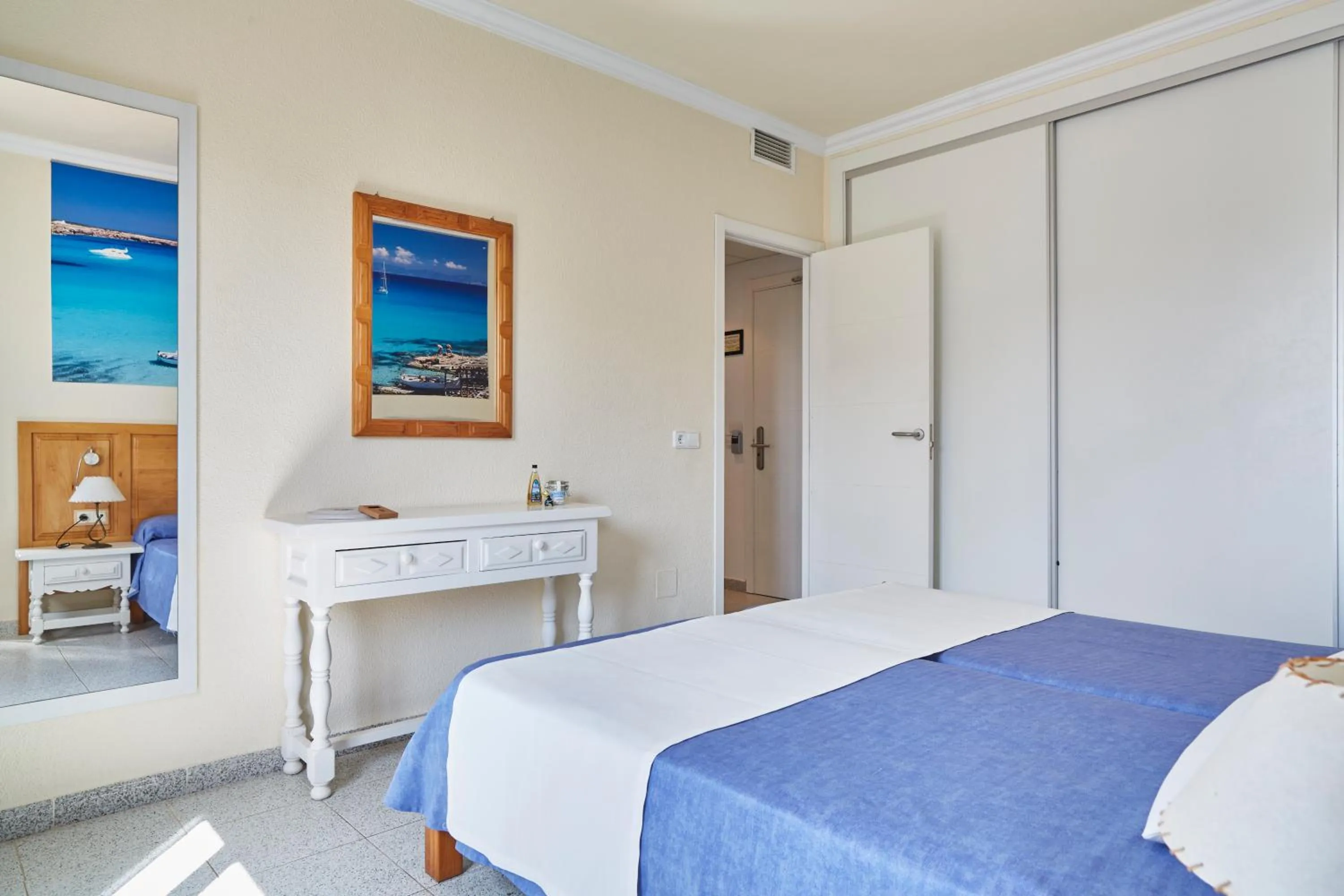 Bedroom, Bed in Invisa Hotel Casa Luis