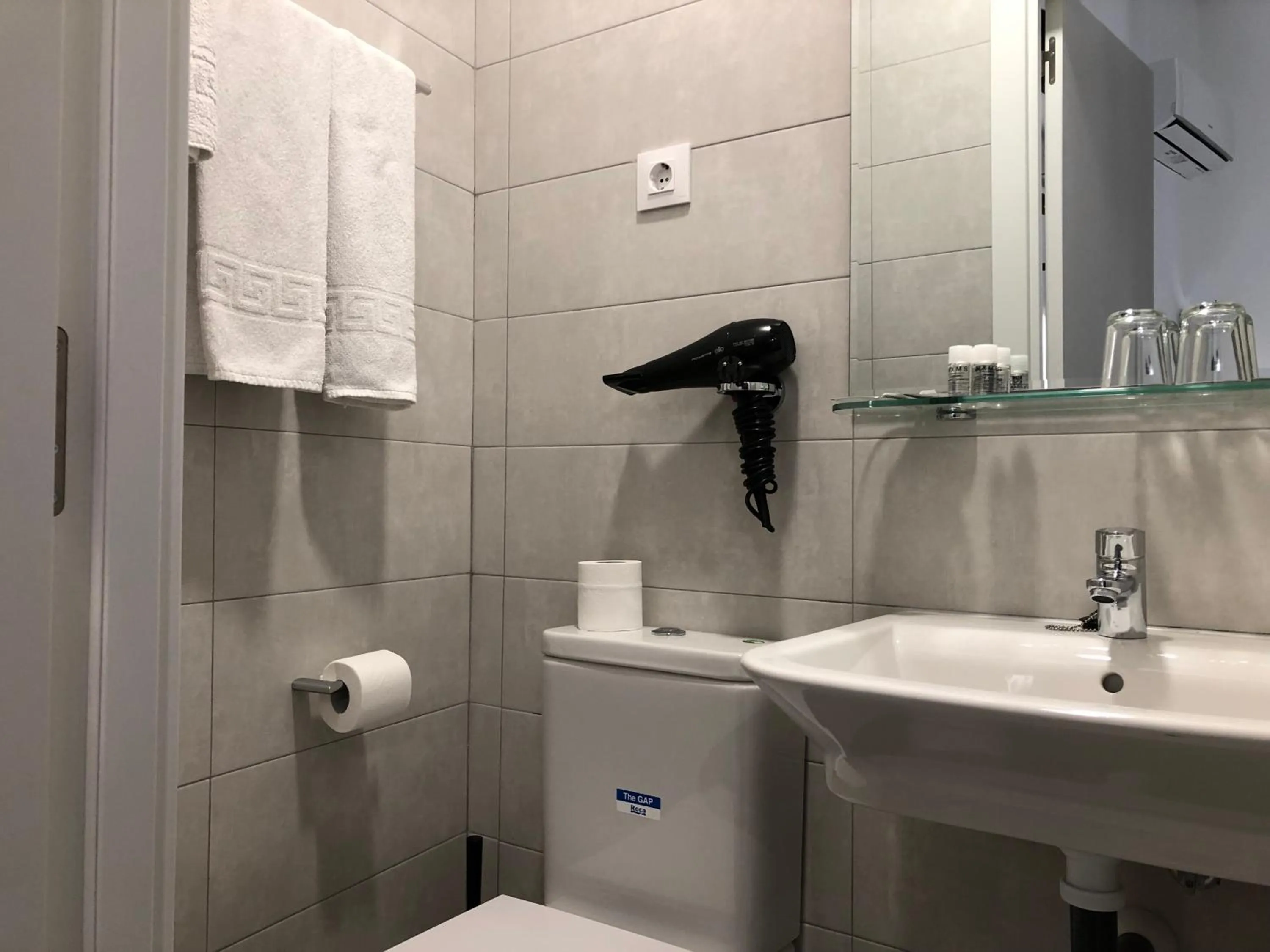 Toilet in Hostal Rías Bajas