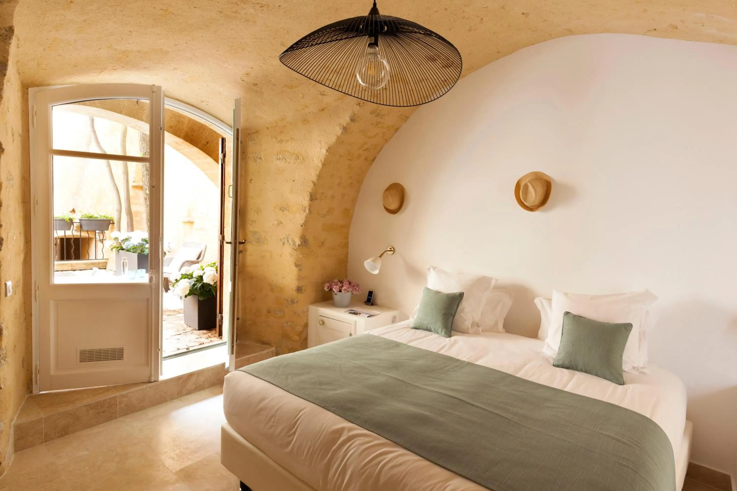 Photo of the whole room, Bed in Le Vieux Castillon