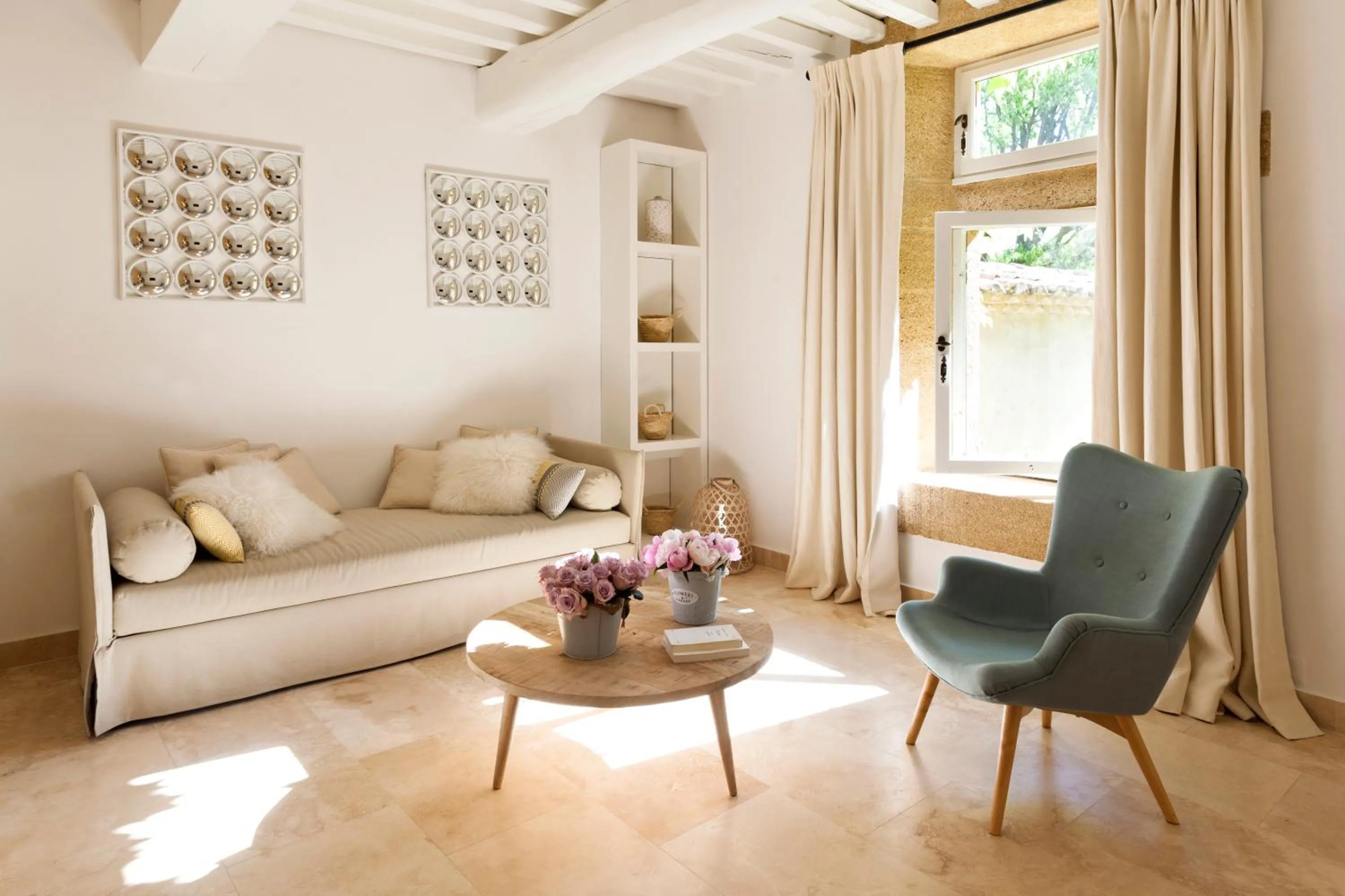 Photo of the whole room in Le Vieux Castillon