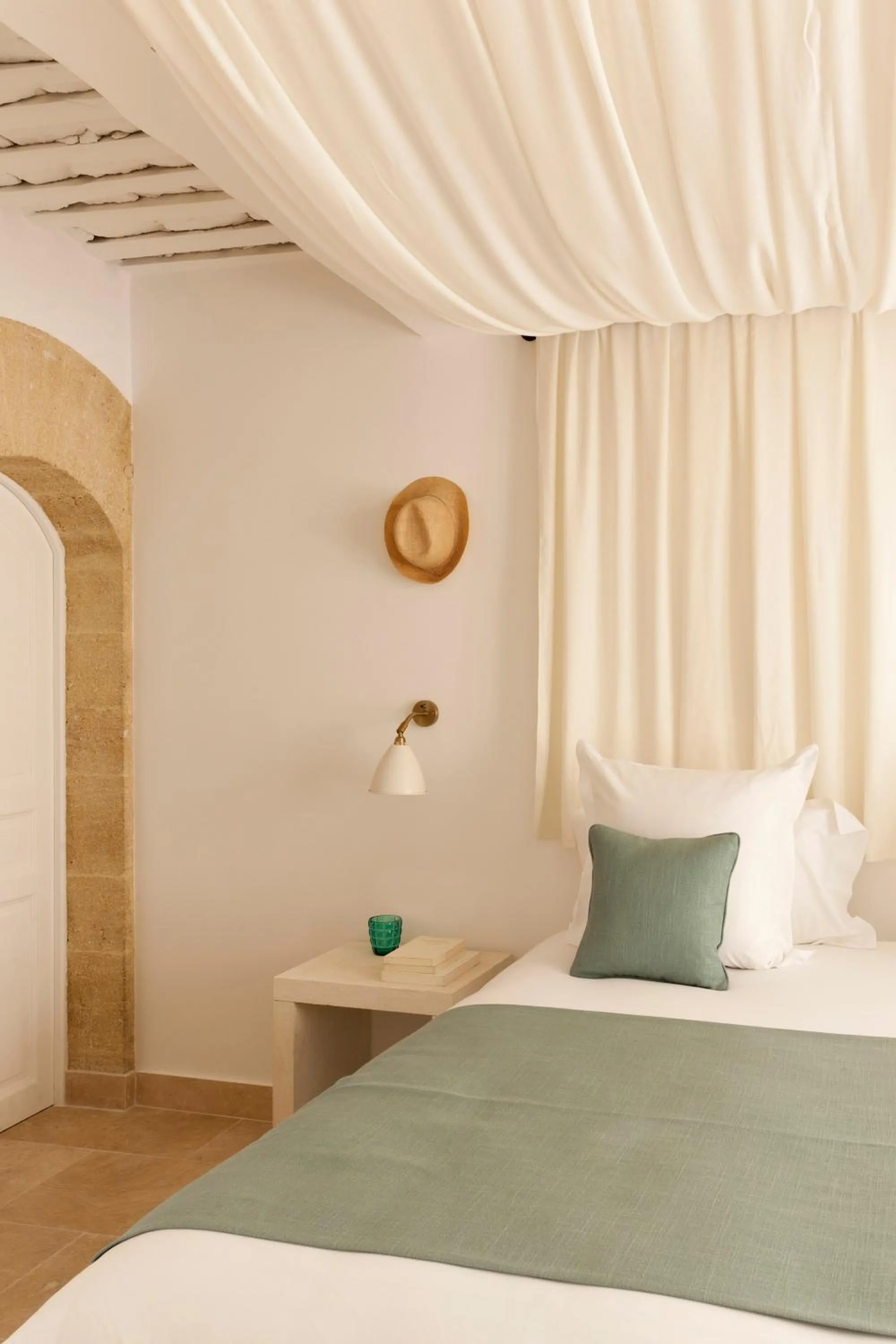 Photo of the whole room, Bed in Le Vieux Castillon