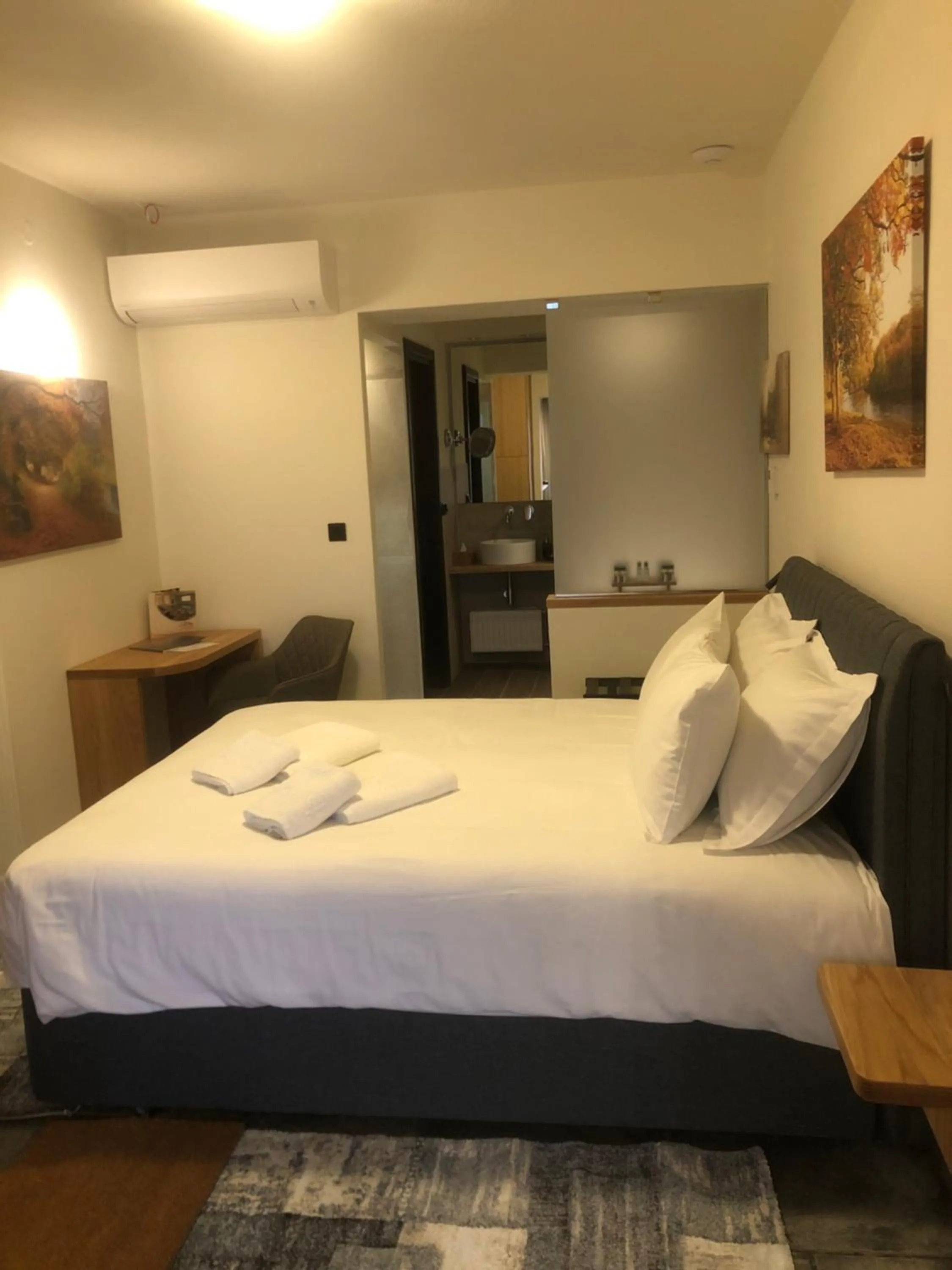 Bed in Valeni Boutique Hotel & Spa