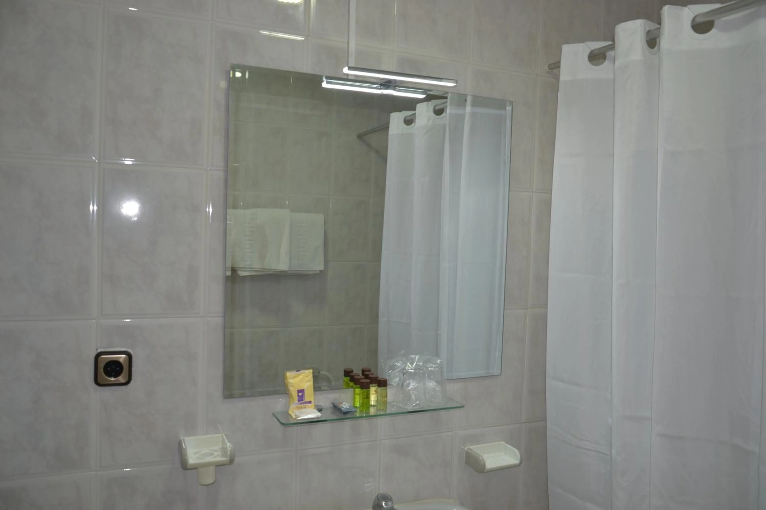 Toilet in Hotel Balcón de Cazorla