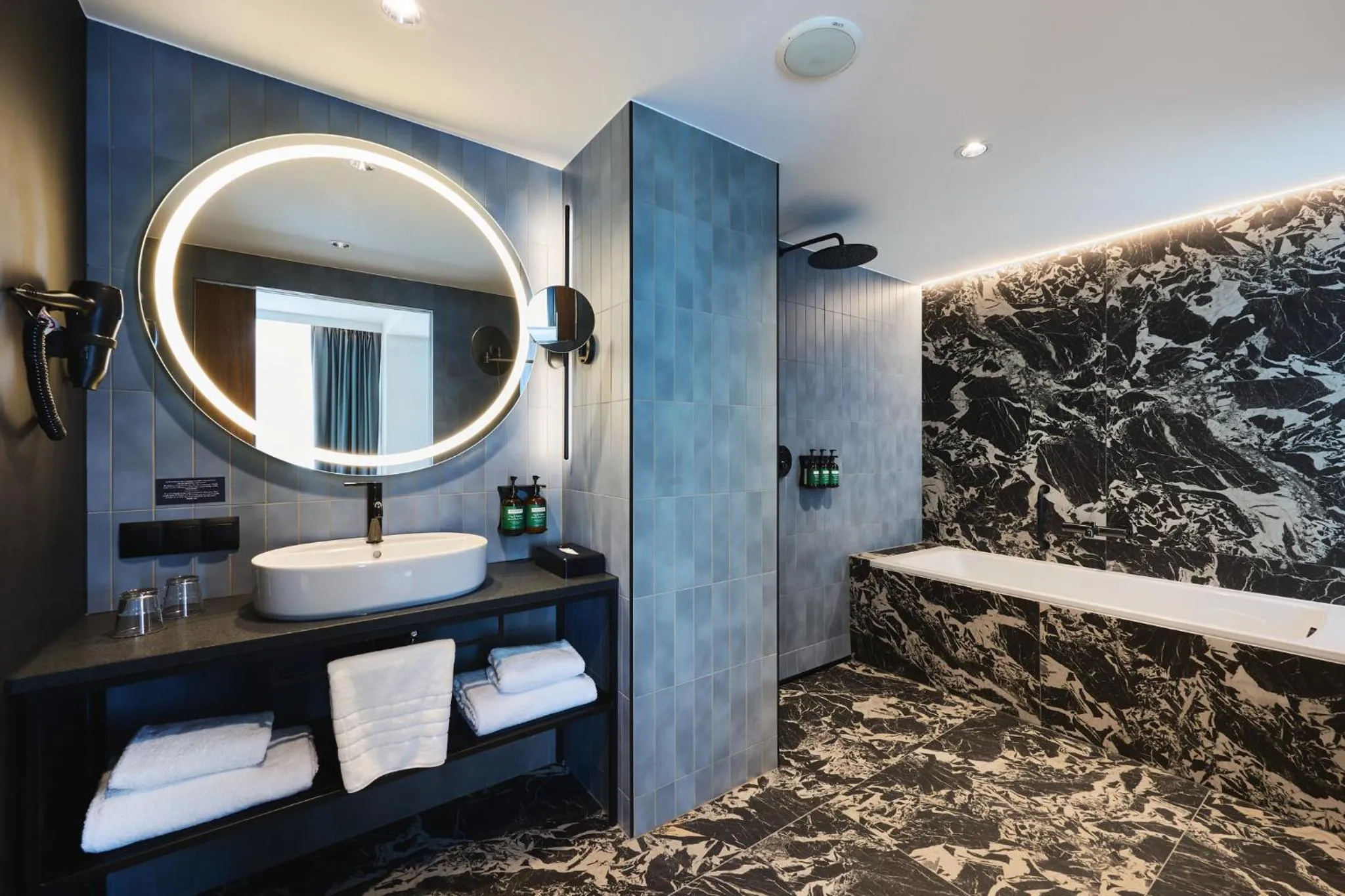 Photo of the whole room in voco Katowice by IHG