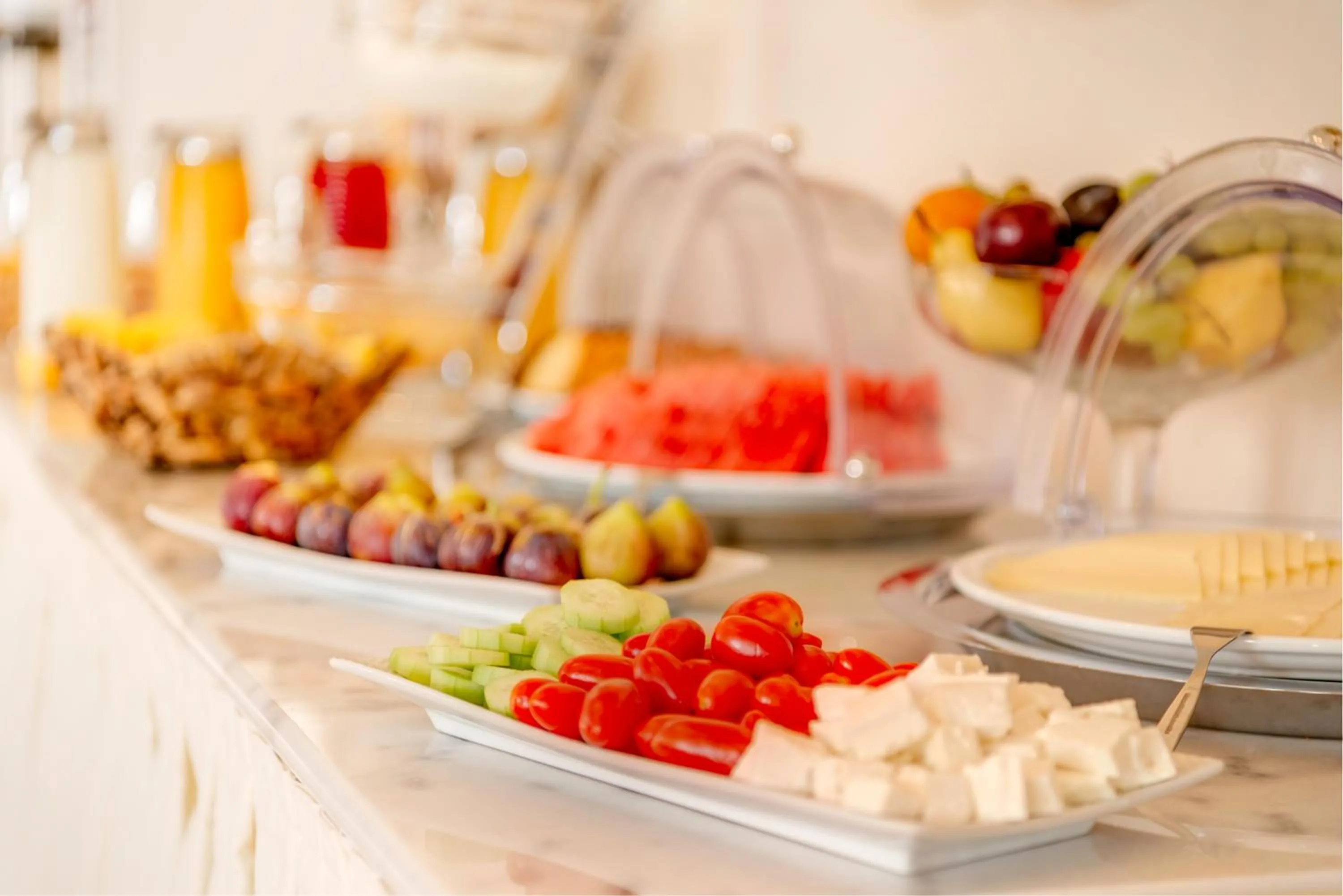 Breakfast in Sunrise Beach Suites