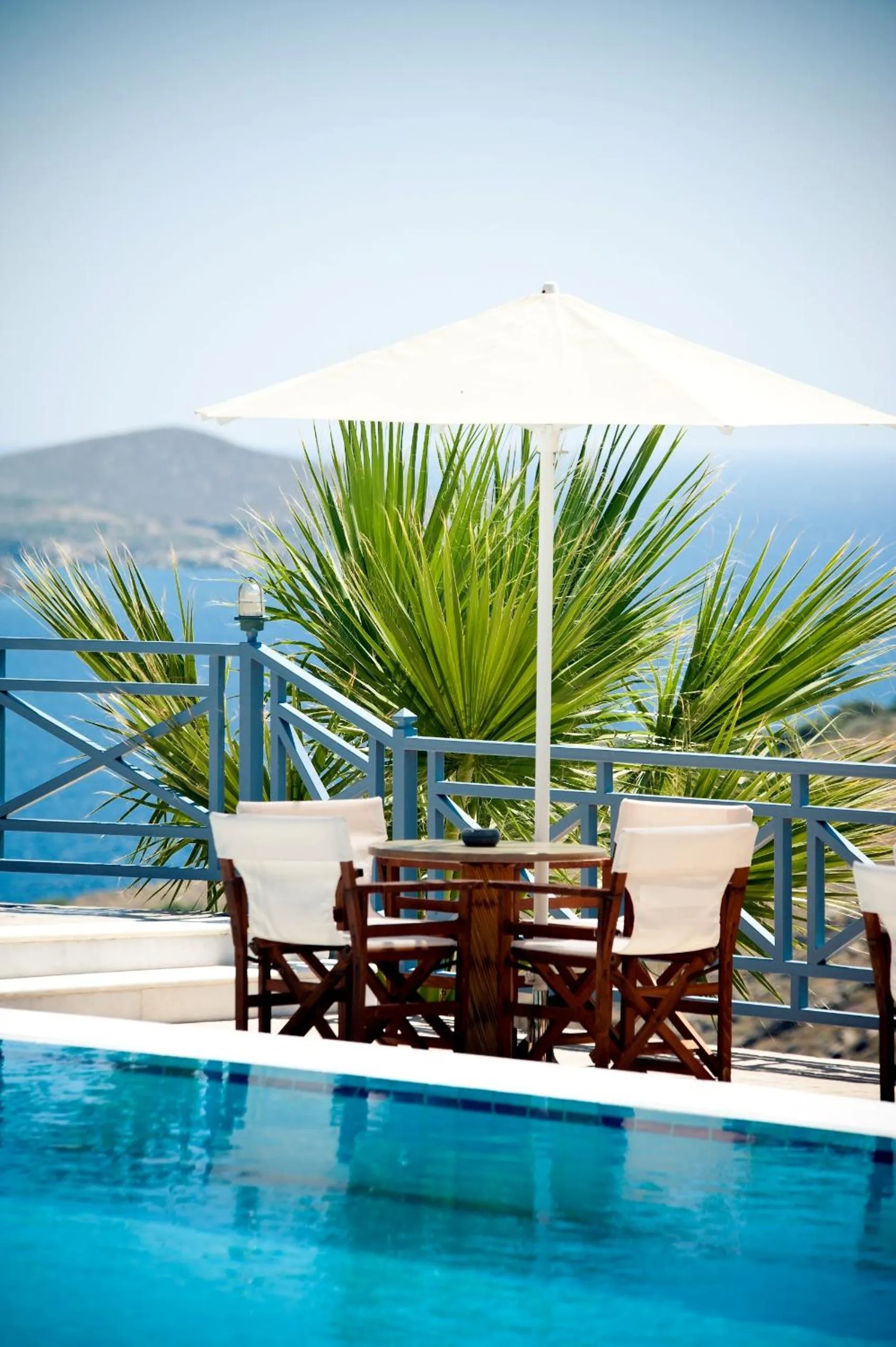 Swimming pool in Sunrise Beach Suites