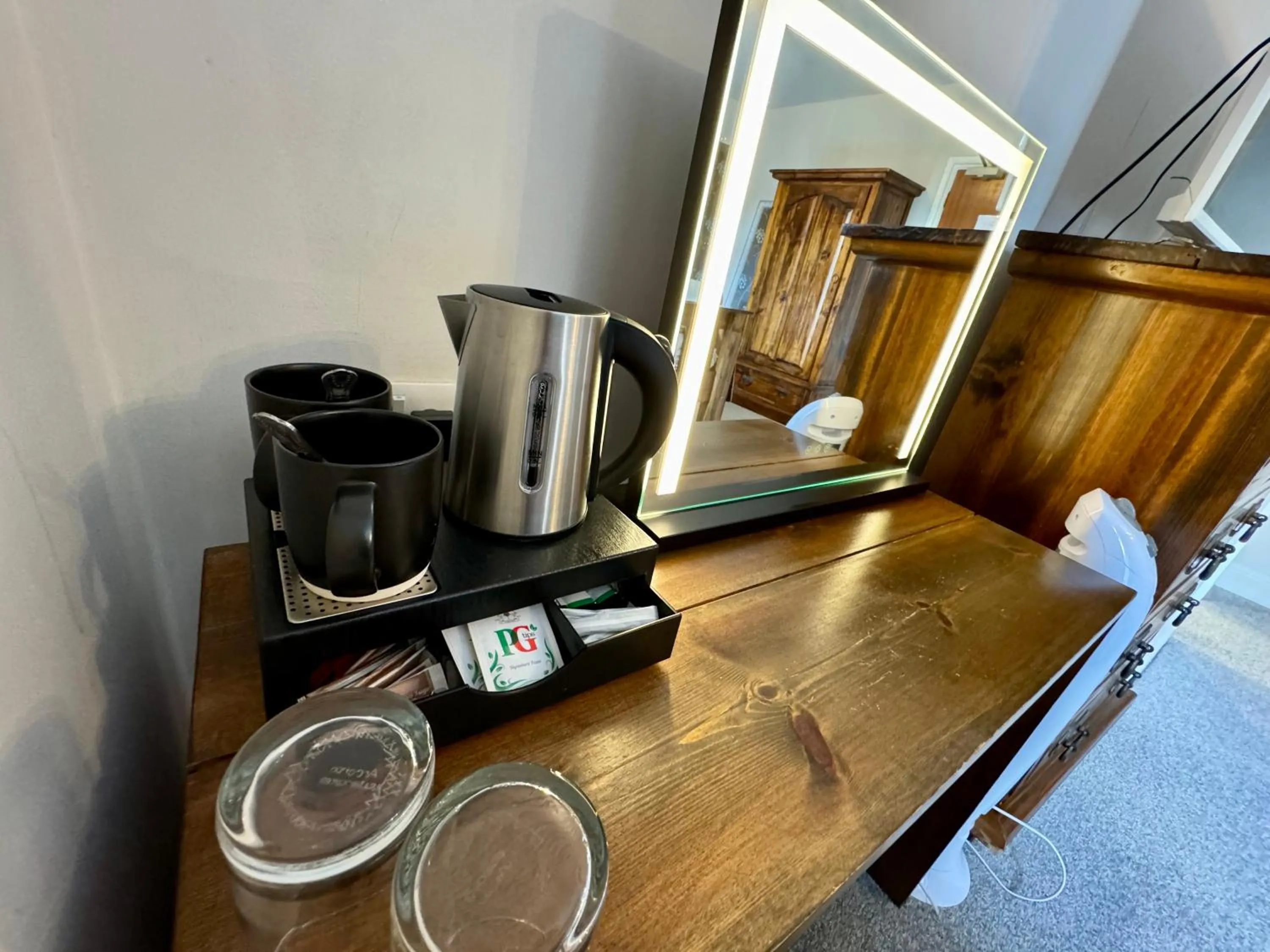 Coffee/tea facilities in The Half Moon