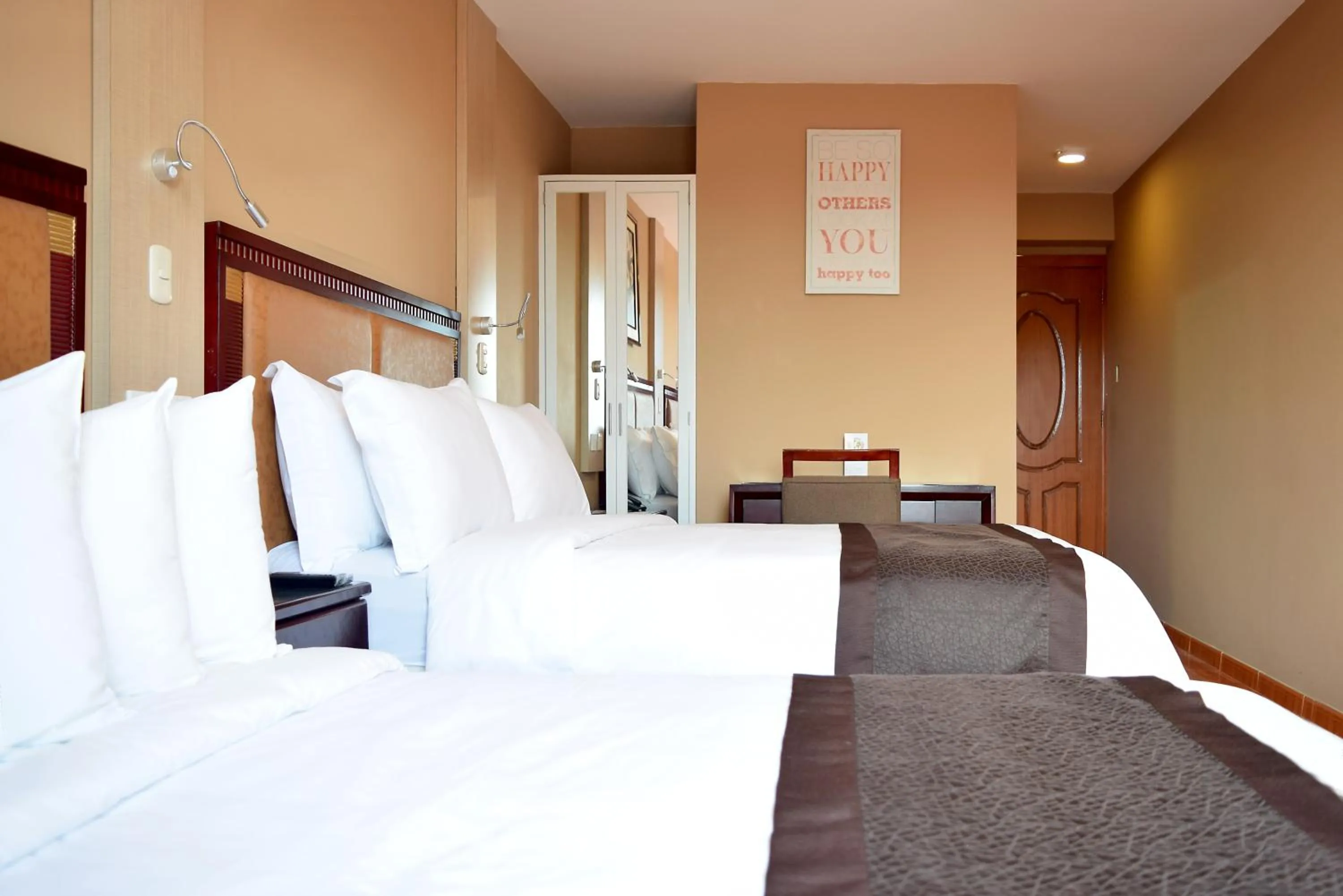 Photo of the whole room, Bed in Gran Mundo Hotel & Suites