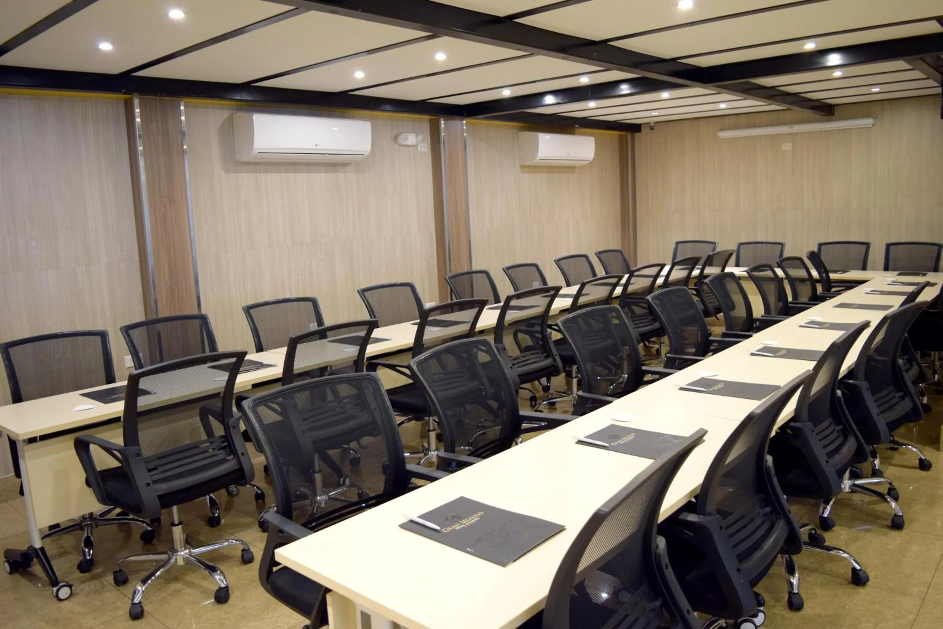 Meeting/conference room in Gran Mundo Hotel & Suites