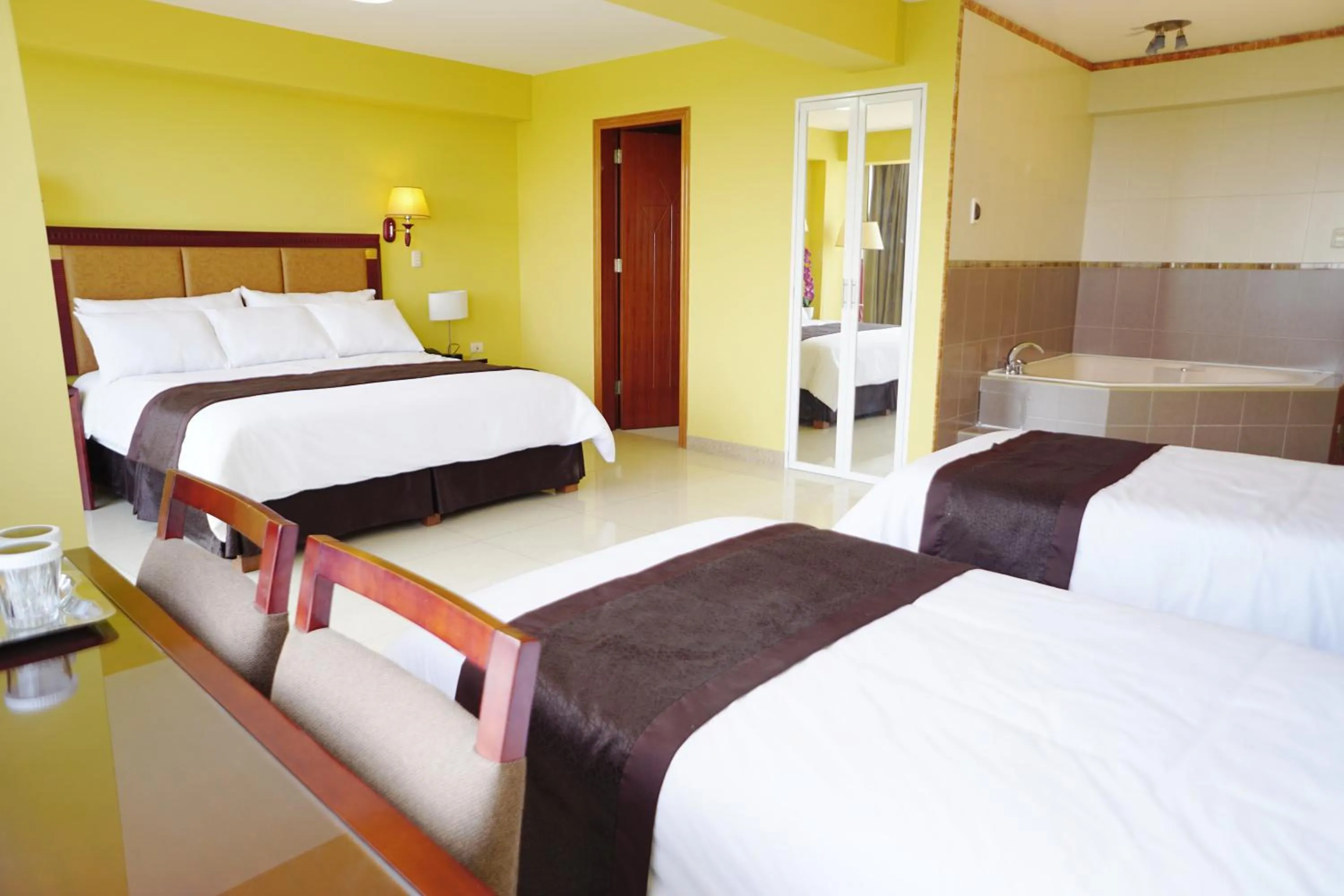 Photo of the whole room, Bed in Gran Mundo Hotel & Suites
