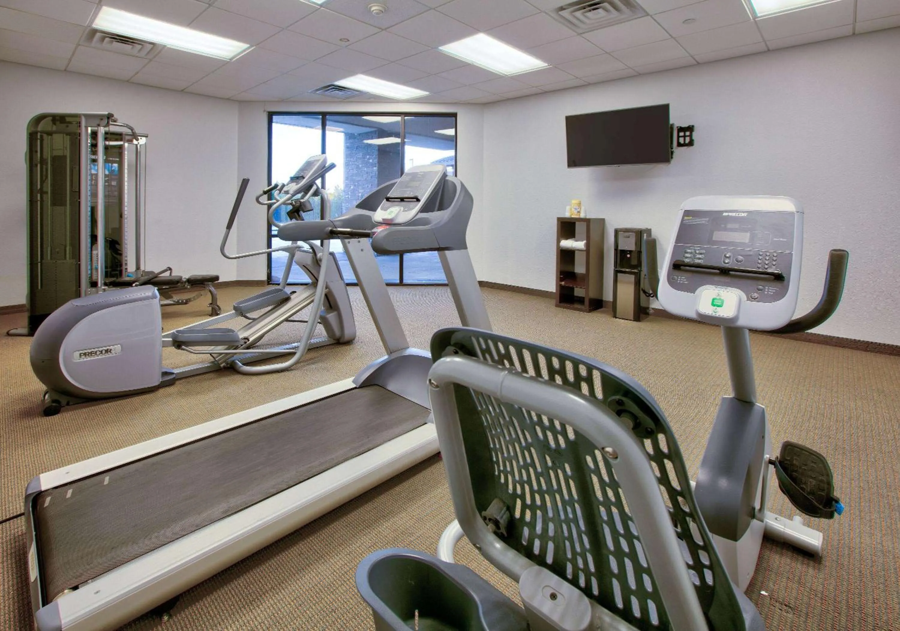 Fitness centre/facilities in La Quinta Inn & Suites by Wyndham Lubbock Southwest
