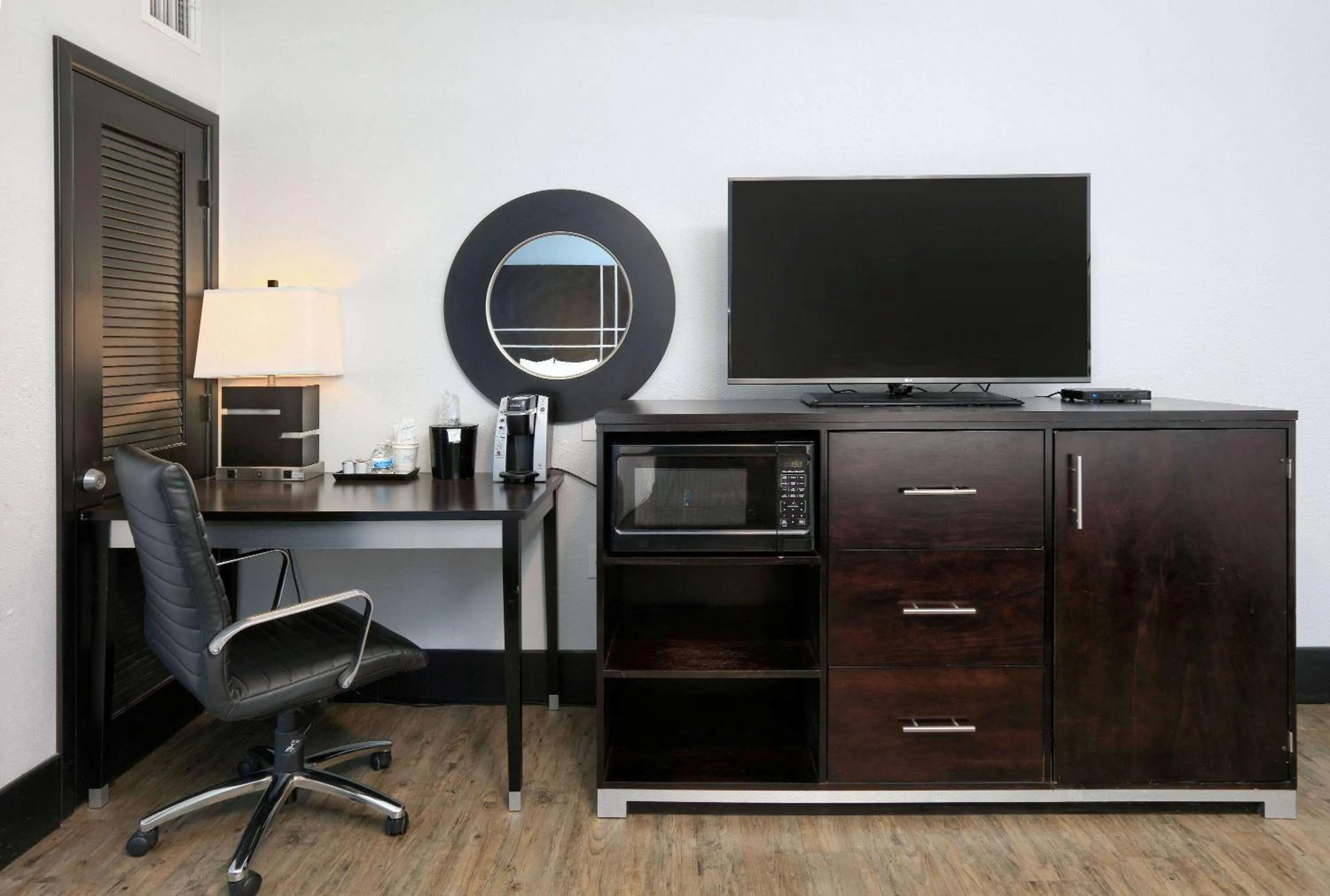 Photo of the whole room in La Quinta Inn & Suites by Wyndham Lubbock Southwest