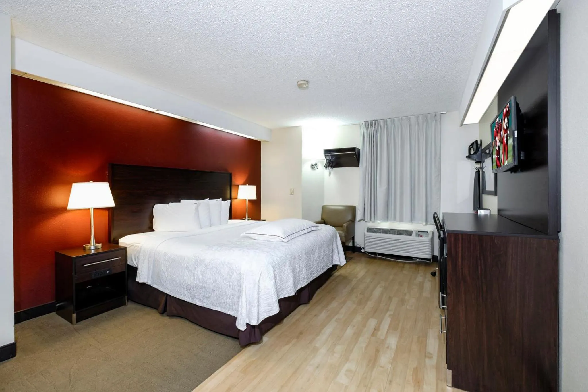 Photo of the whole room, Bed in Red Roof Inn PLUS+ Palm Coast