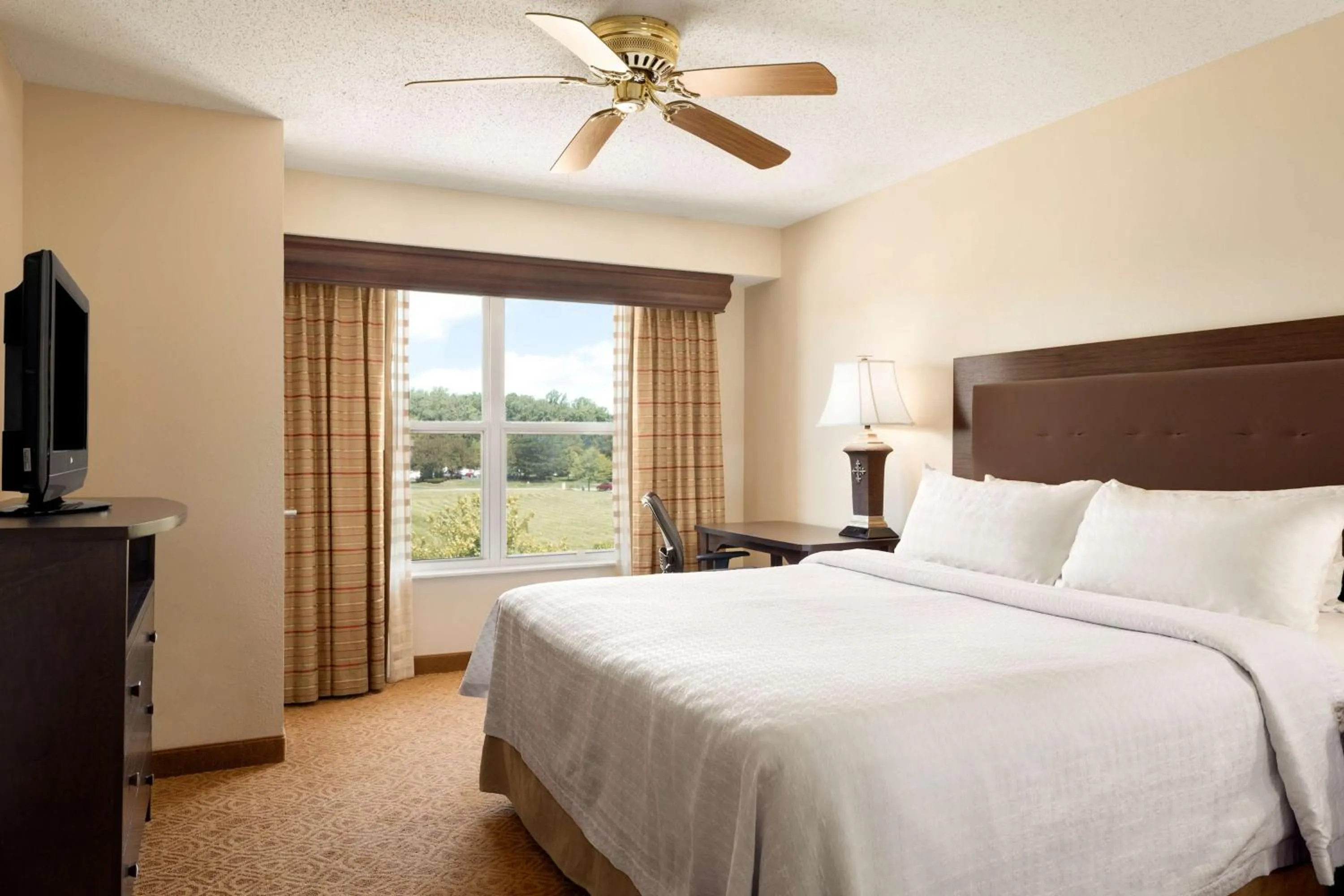 Bedroom, Bed in Homewood Suites by Hilton Toledo-Maumee