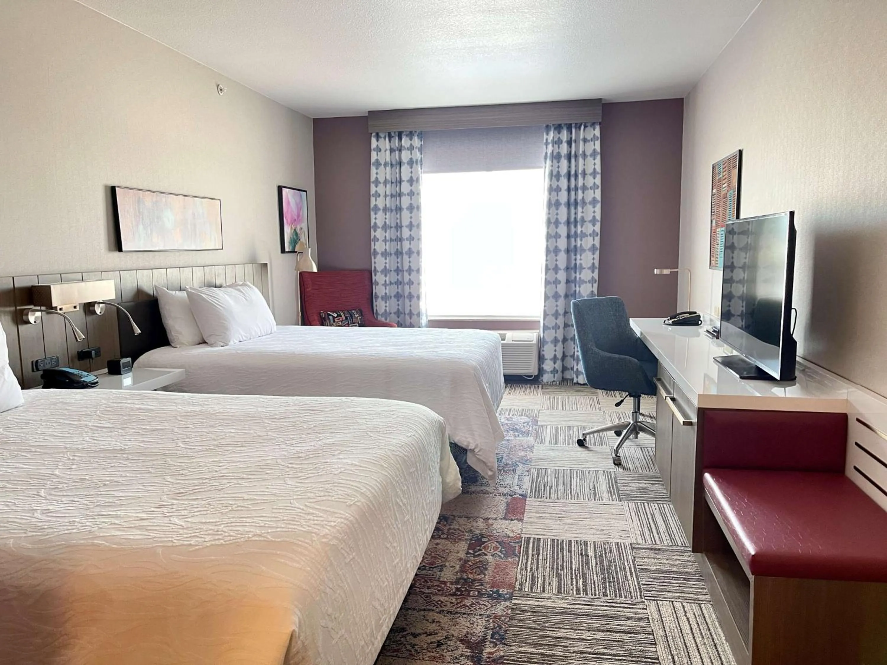 Bedroom, Bed in Hilton Garden Inn Oconomowoc