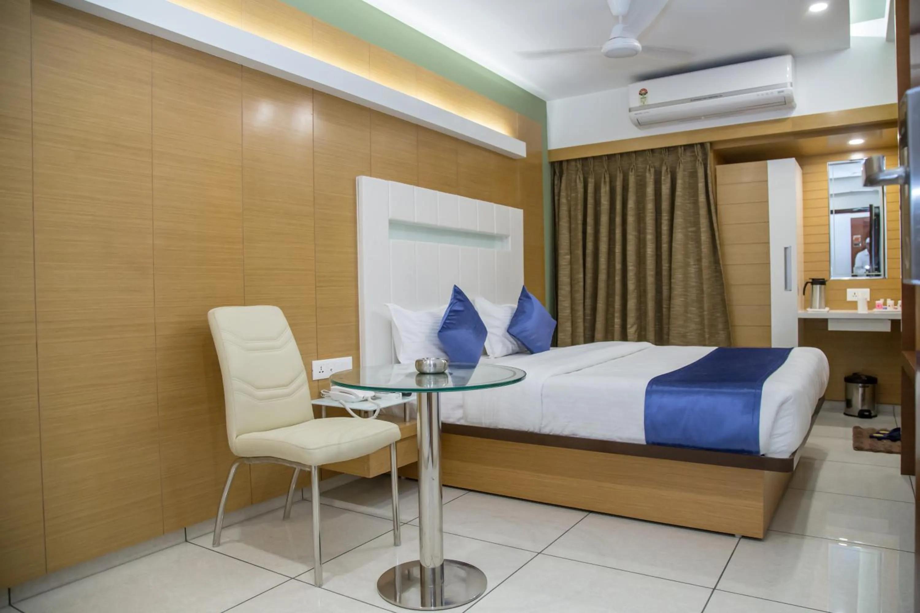 Bed in Hotel Orange International