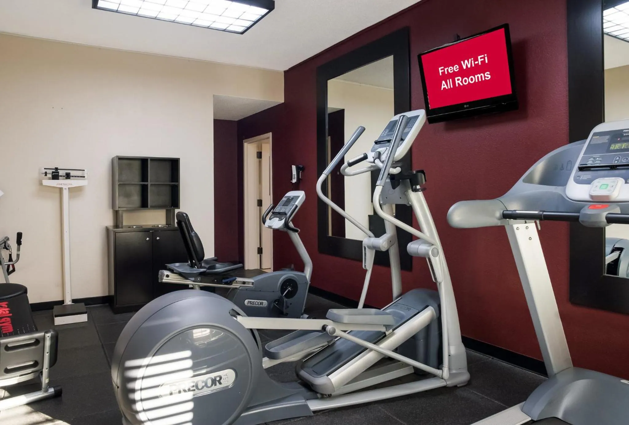 Fitness centre/facilities in Red Roof Inn Tupelo